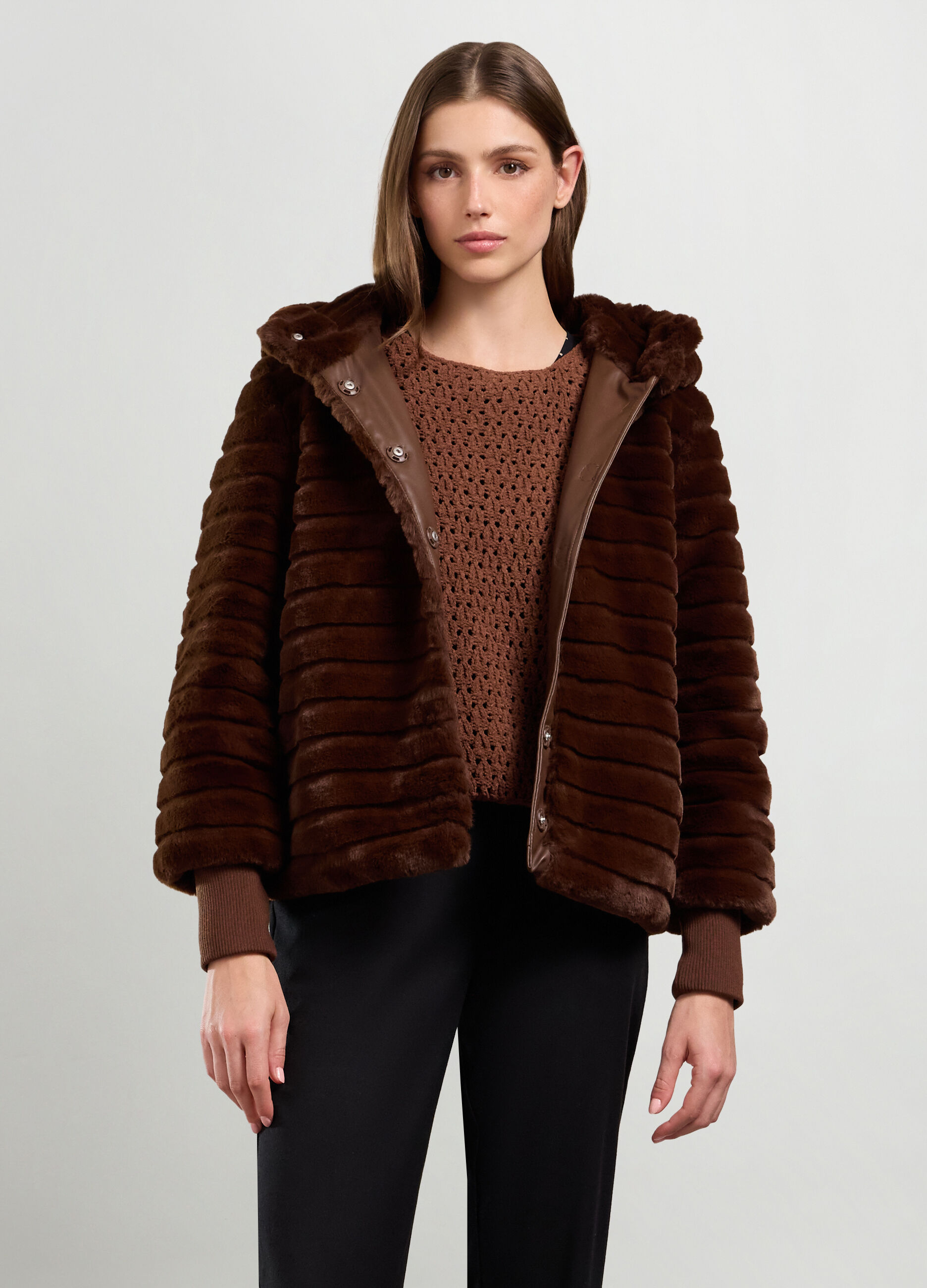 Pellicce corte con cappuccio clearance