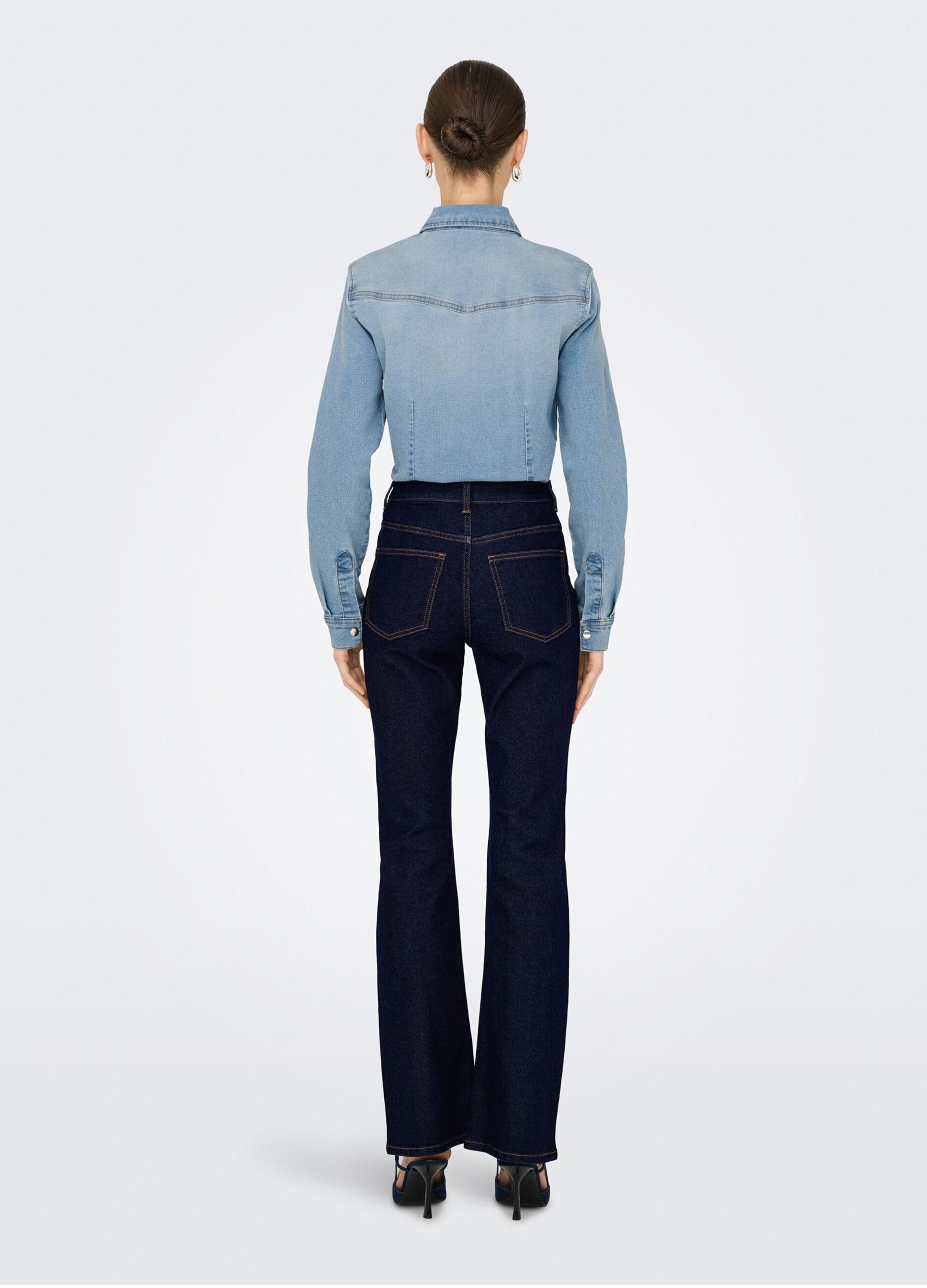 Pantaloni flare fit in denim donna_2