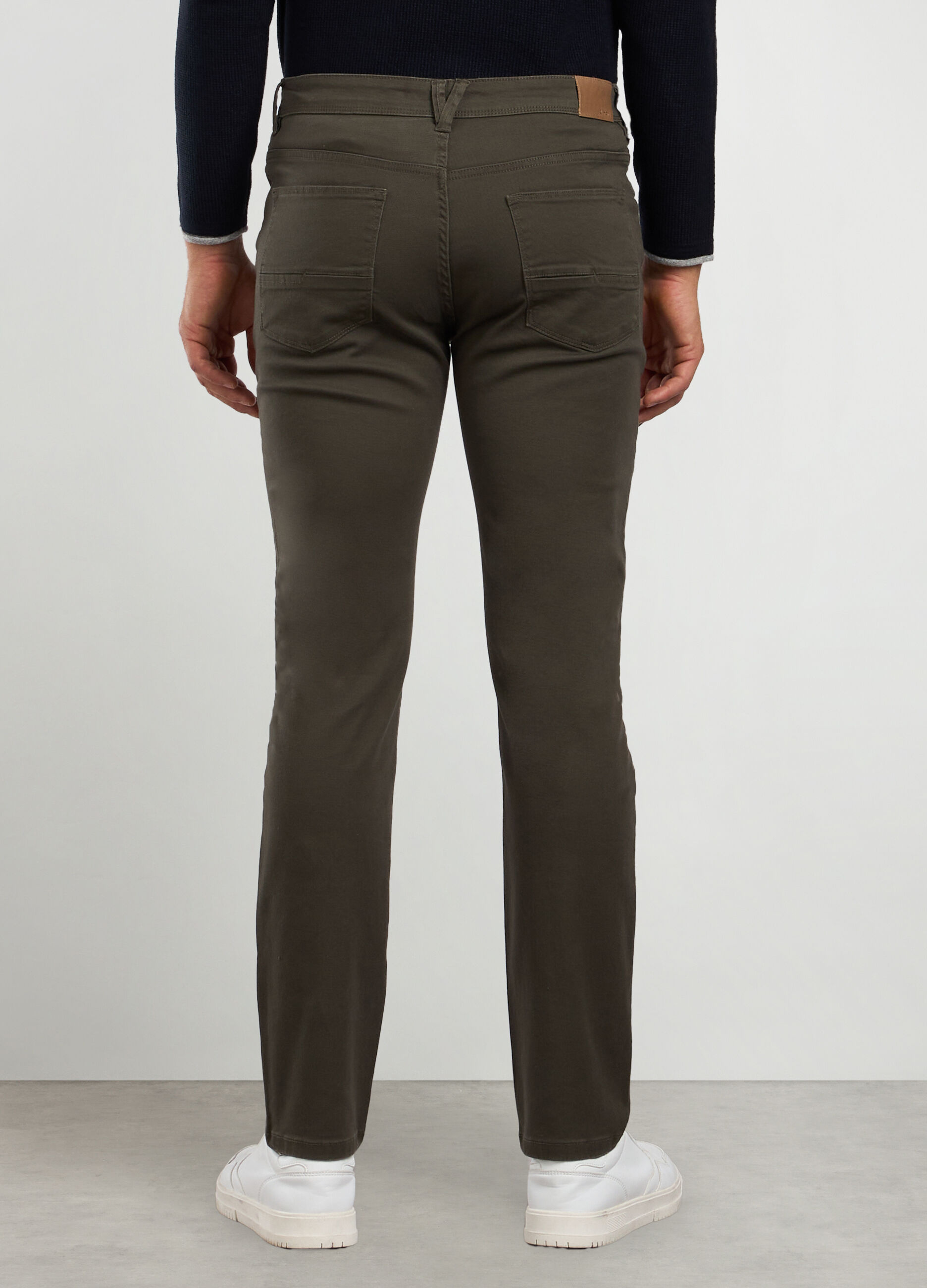 Pantaloni slim fit in twill di cotone stretch uomo_1