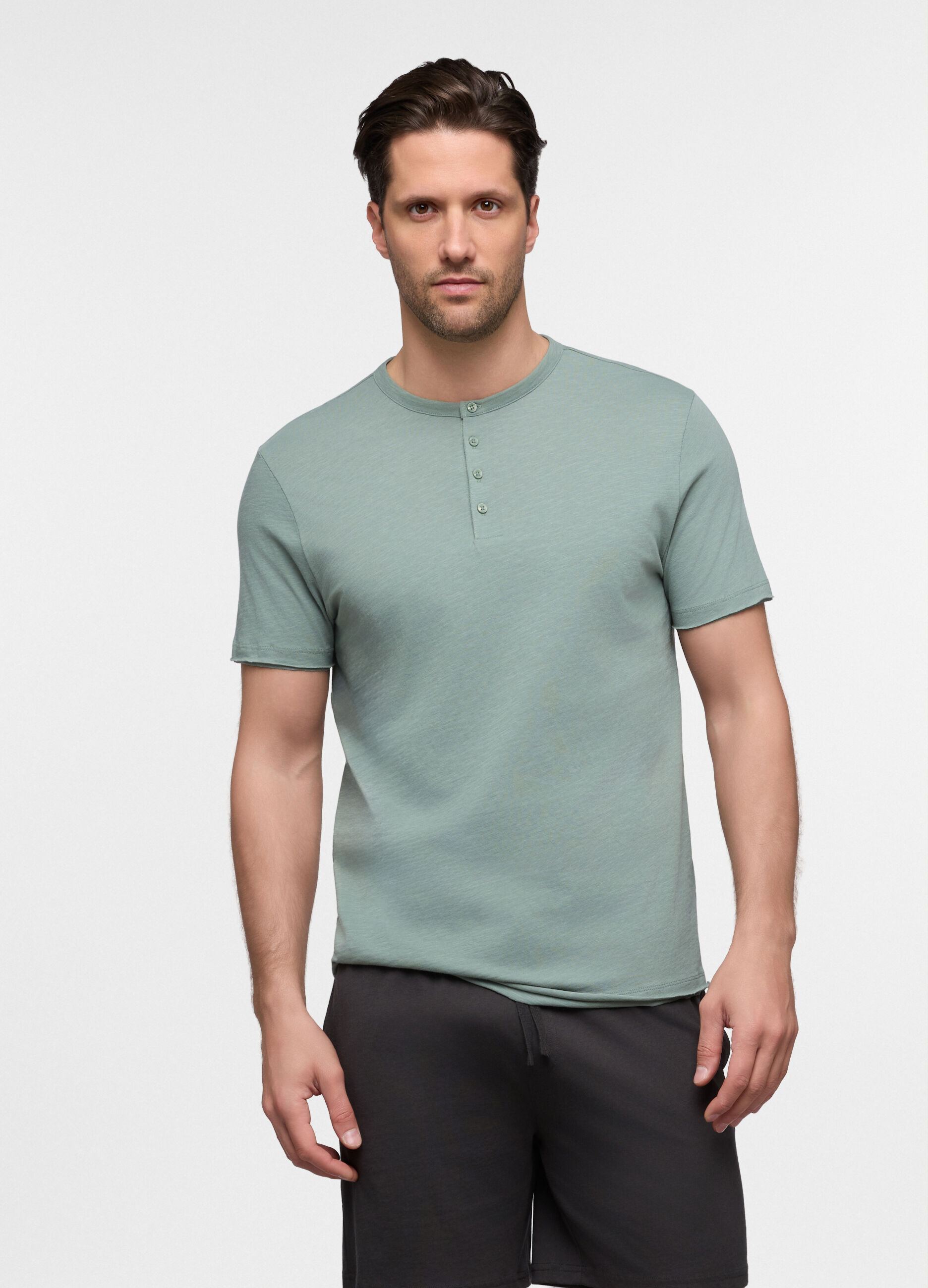 T-shirt collo serafino in cotone uomo
