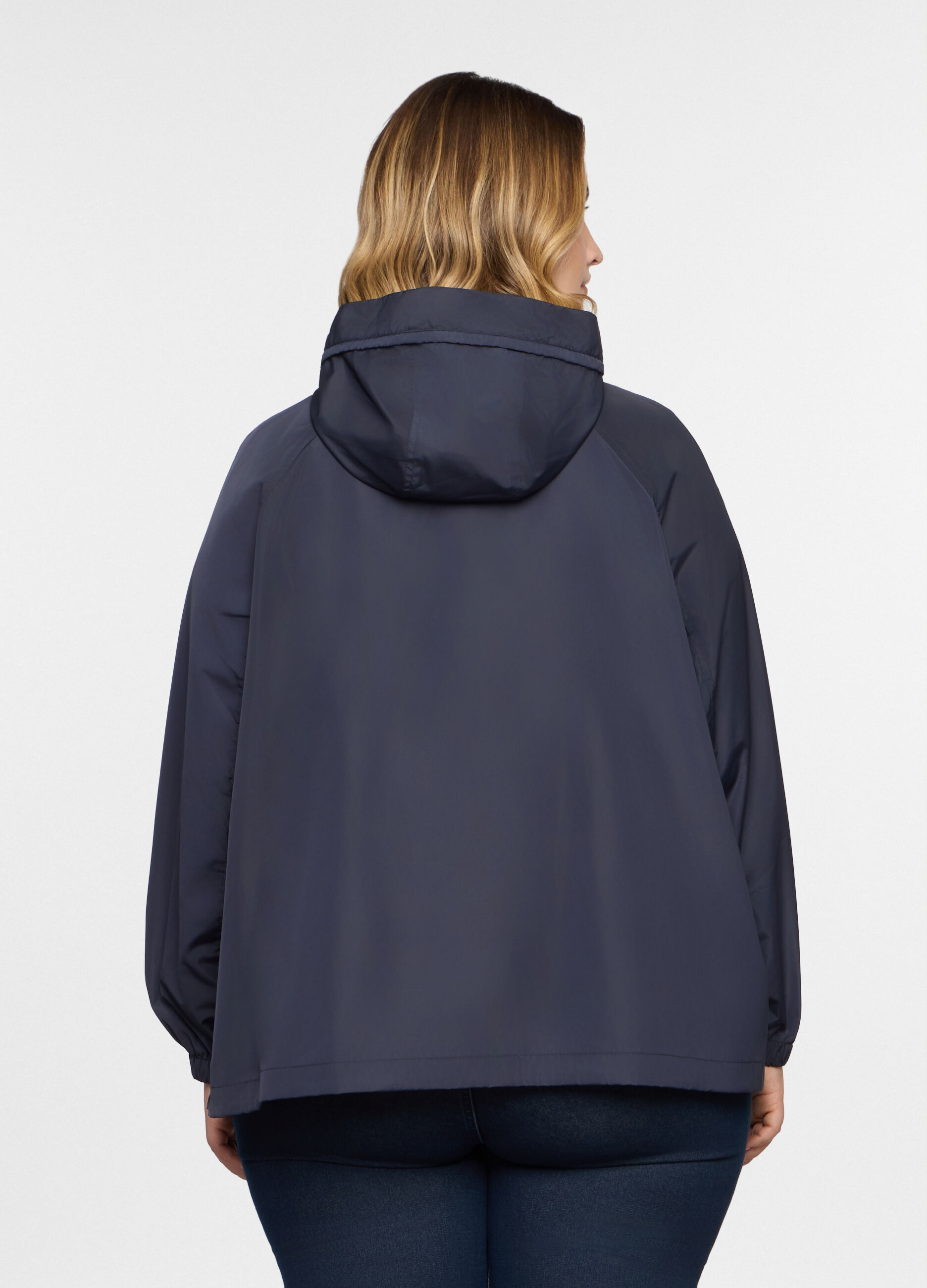 Giacca antipioggia over fit con cappuccio donna curvy_1