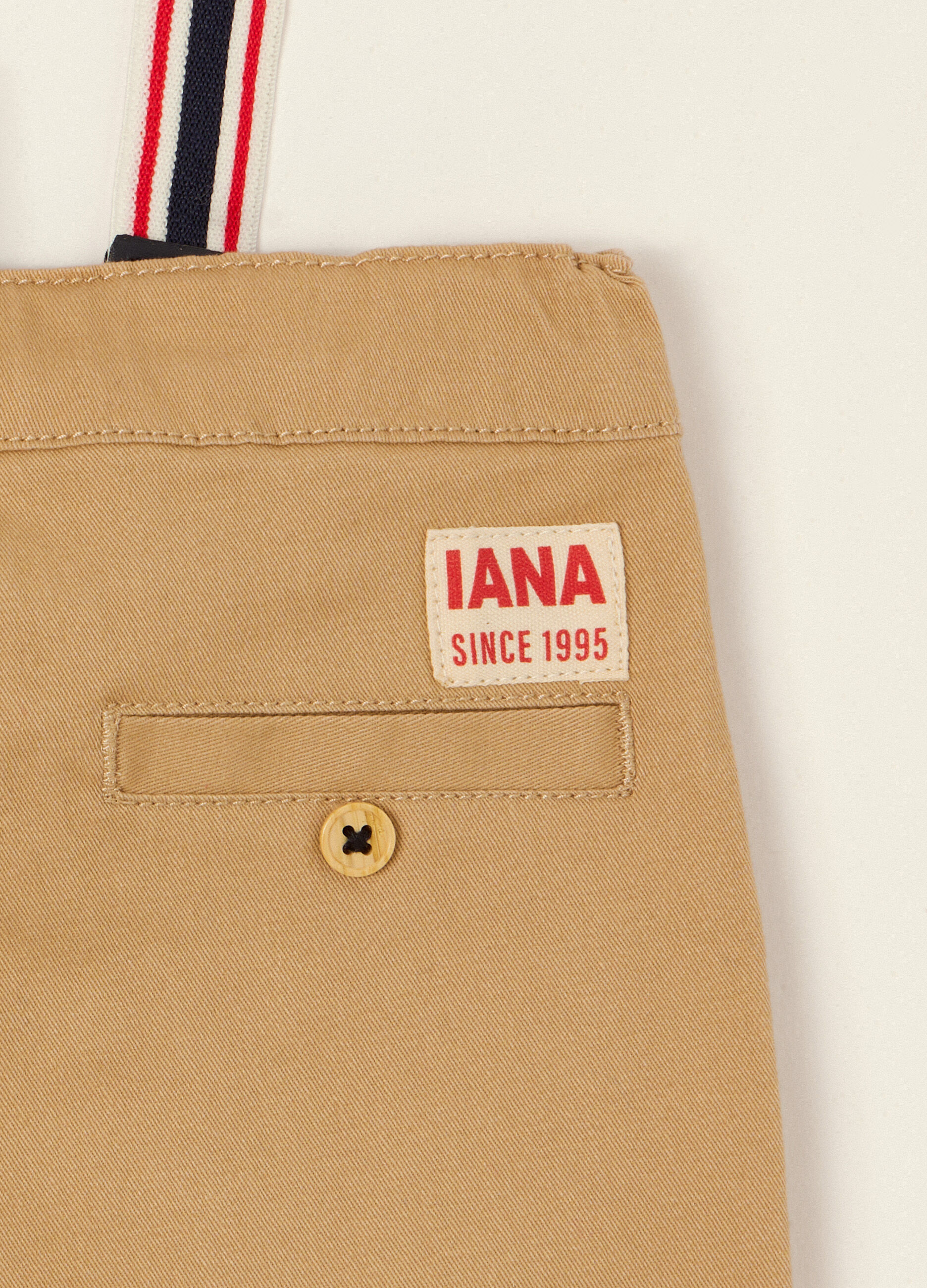 Pantaloni beige per neonato in cotone elasticizzato con bretelle_2