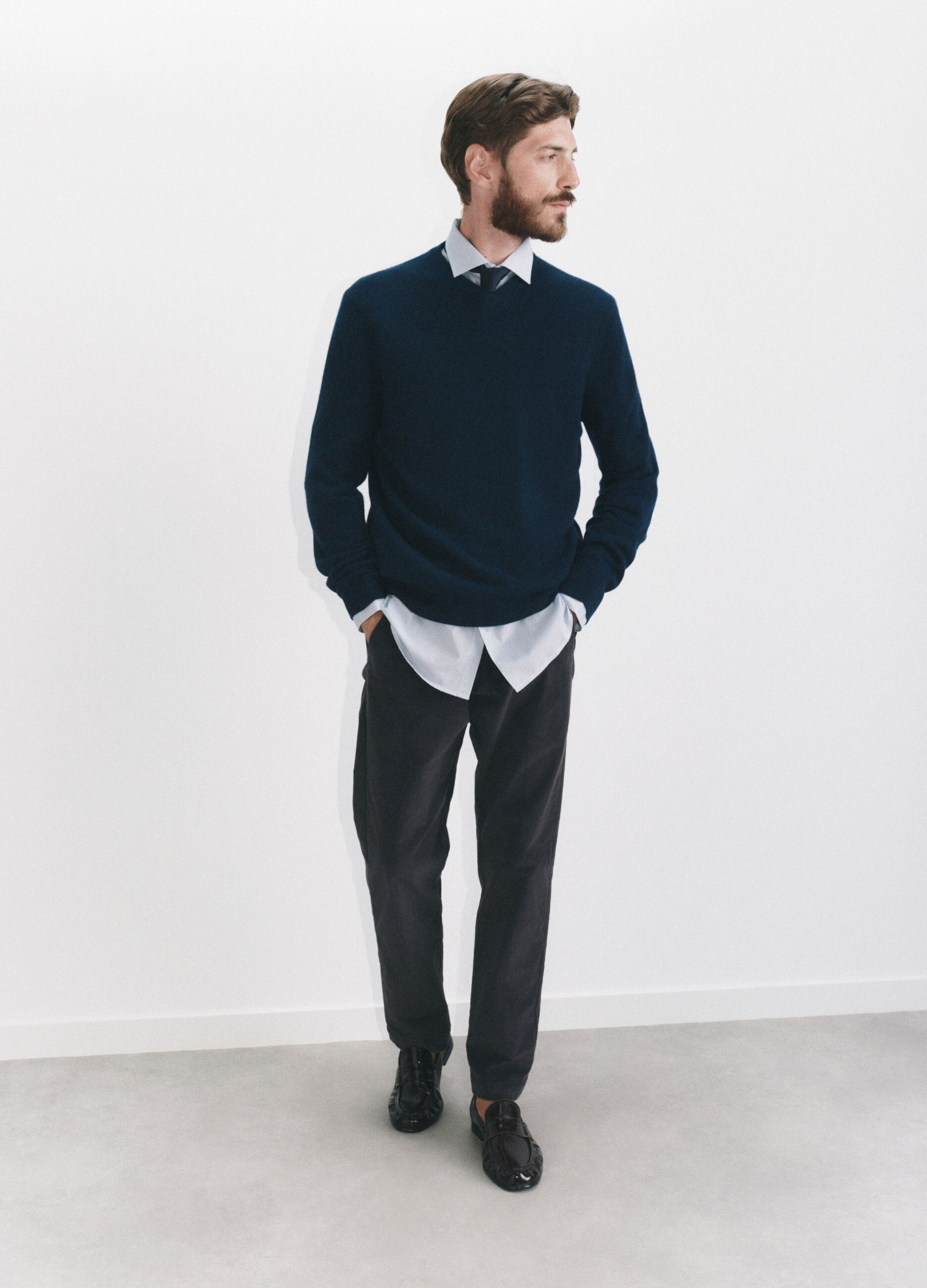 Maglione scollo a V in cashmere uomo_0
