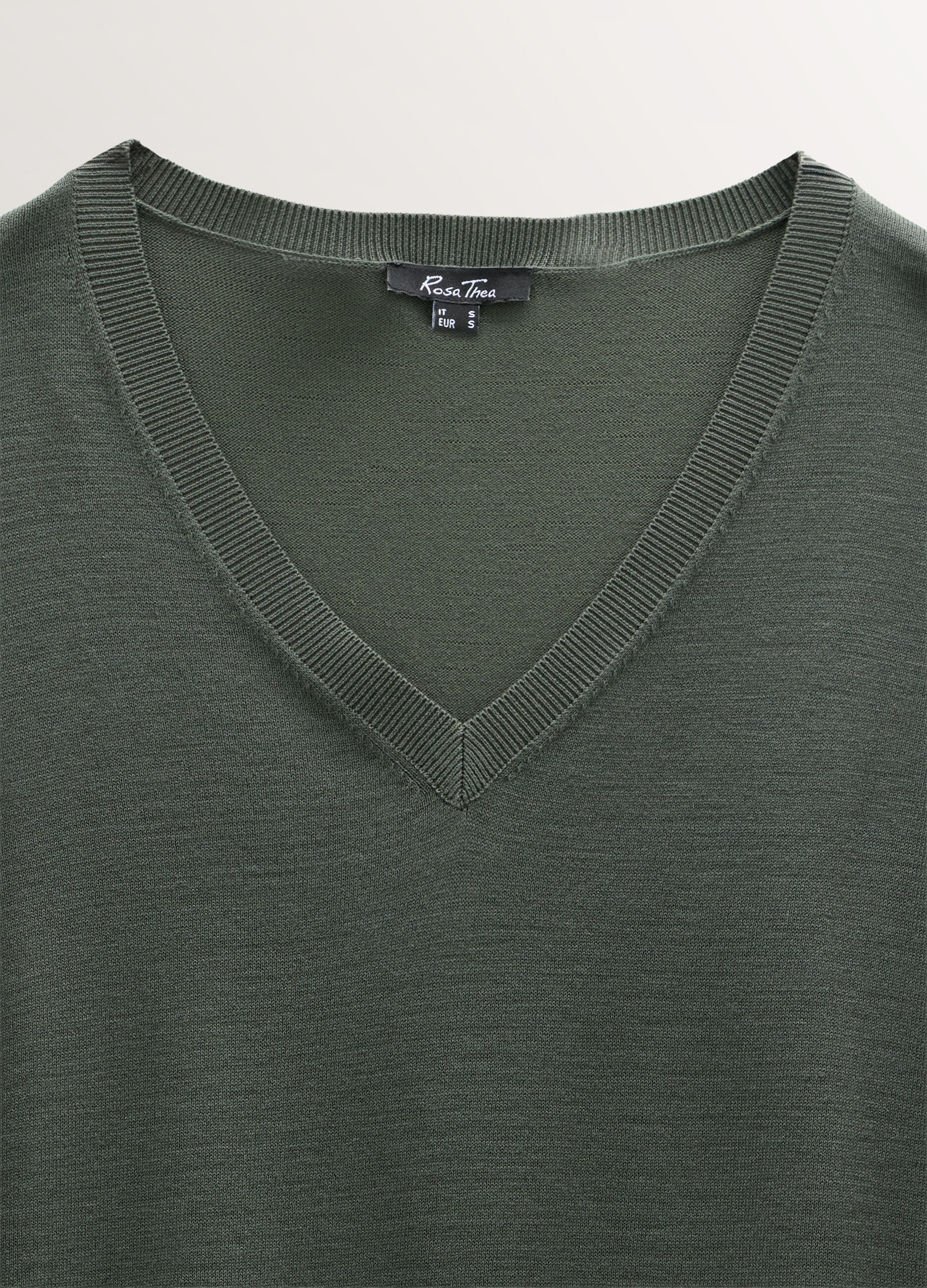 Maglia con scollo a V rasata donna curvy_2