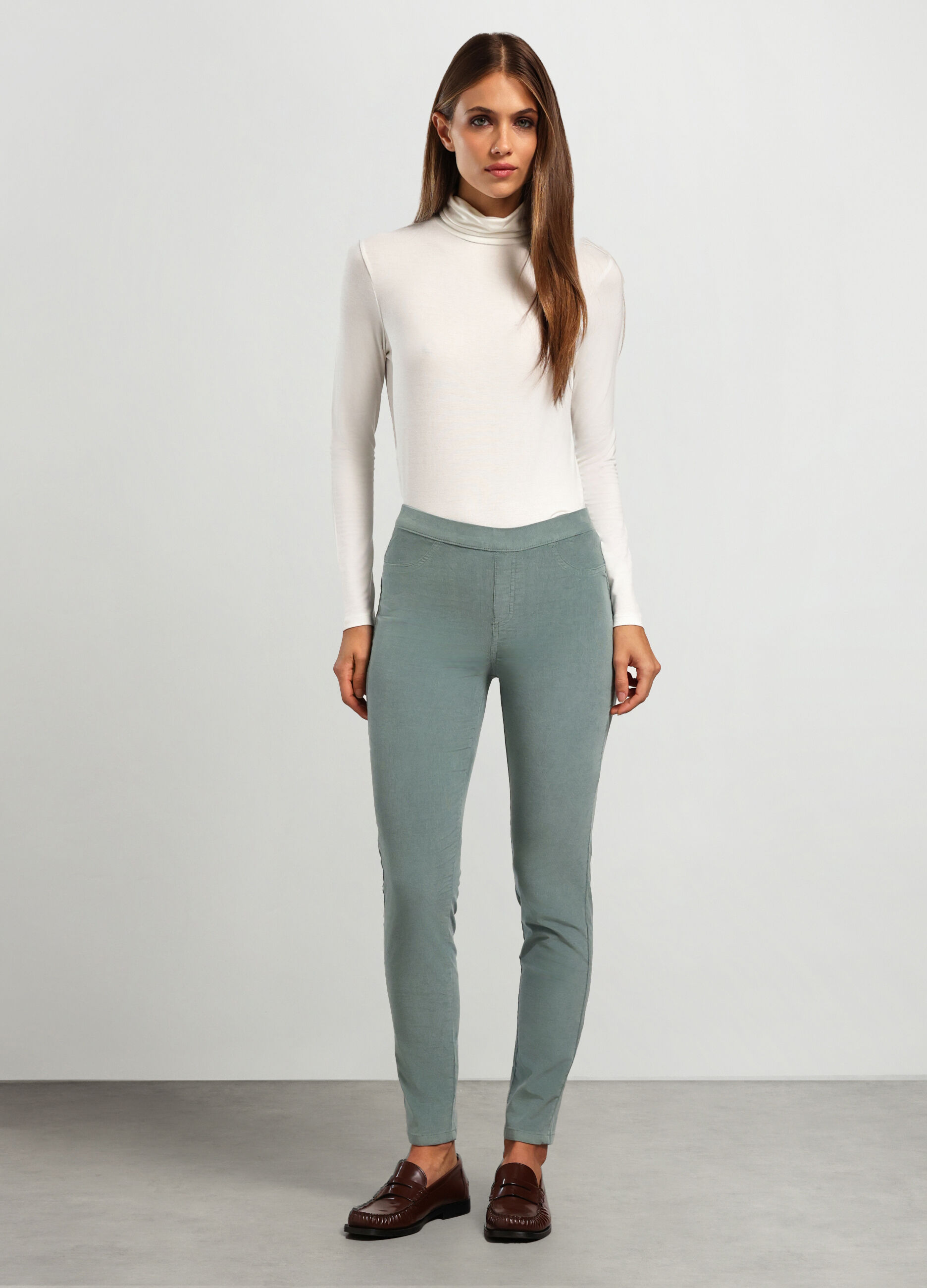 Pantaloni in velluto di cotone stretch donna_0