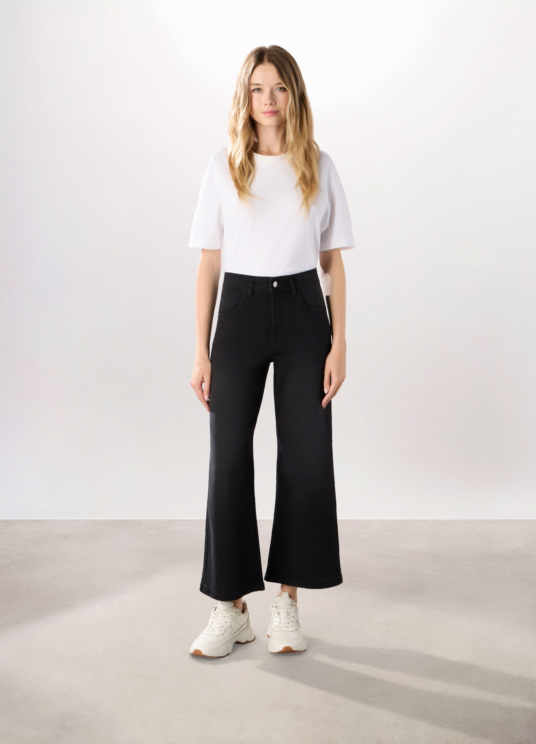 Pantaloni wide leg in denim misto cotone stretch_0