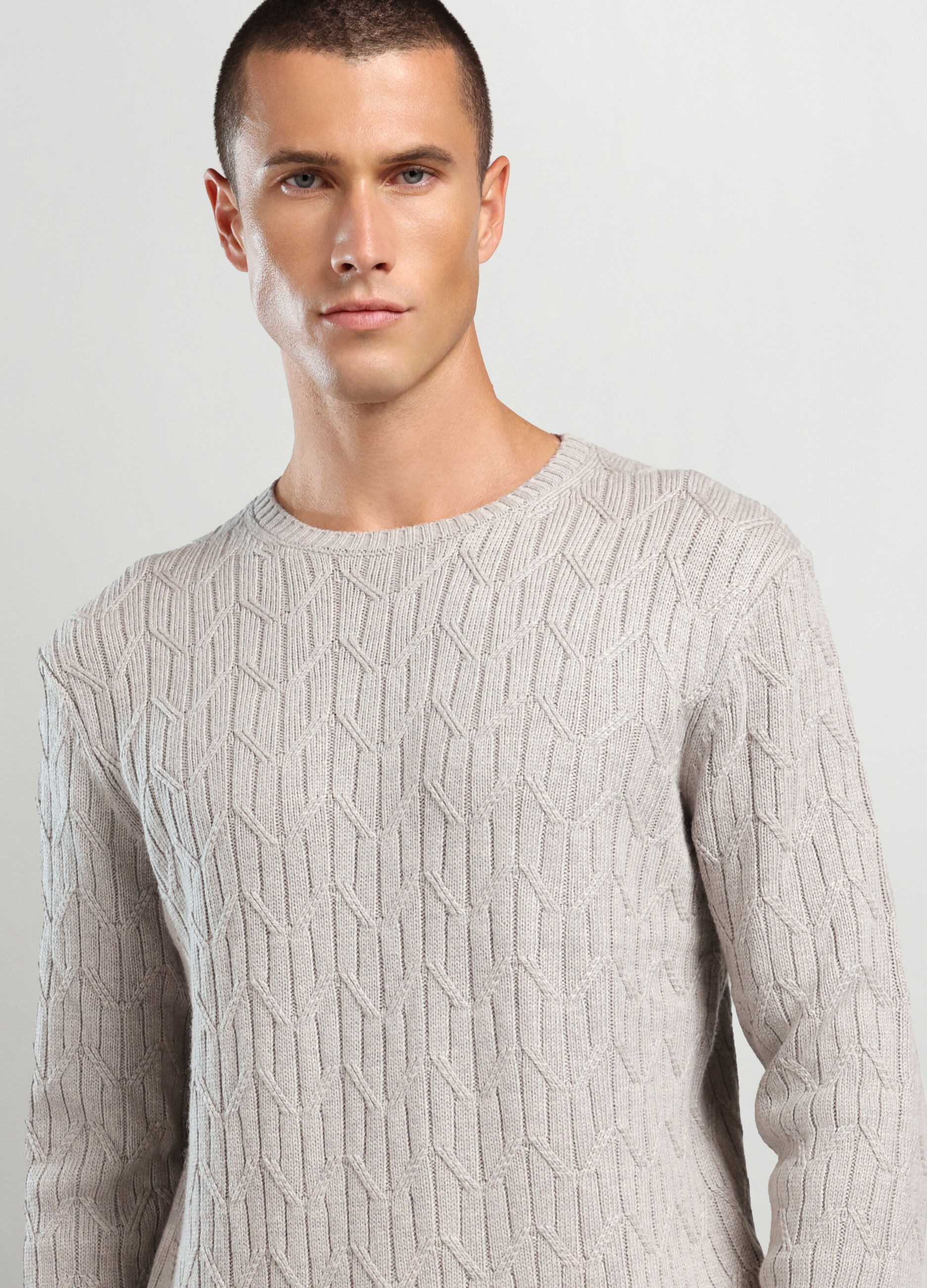 Maglione girocollo a trecce misto lana merino uomo_2
