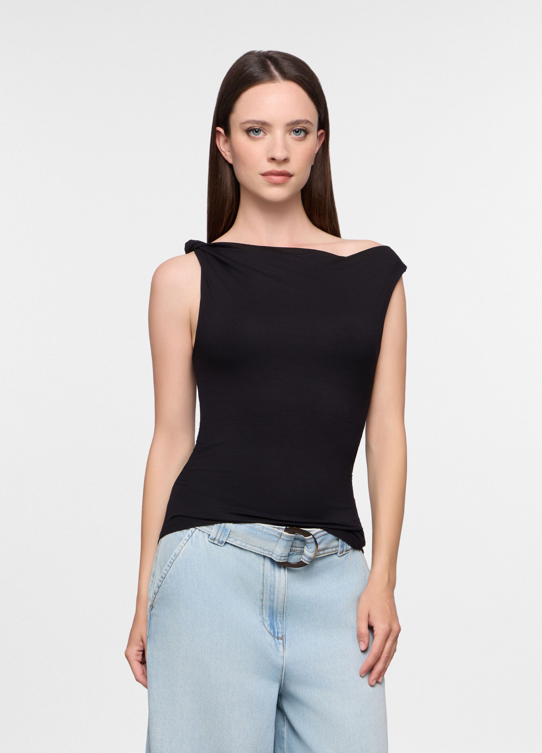 T-shirt con scollo a barchetta donna_0