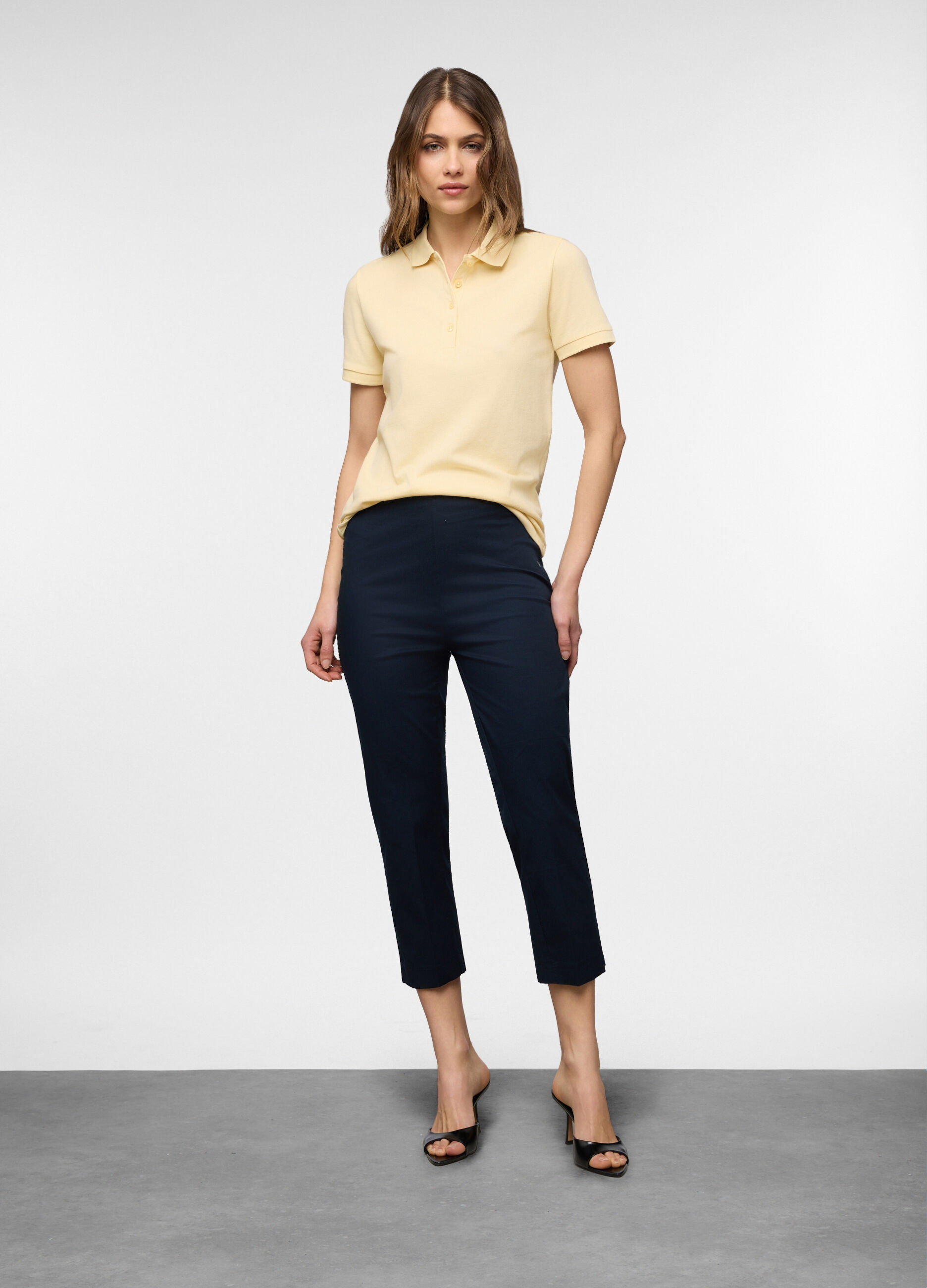 Pantaloni Capri Fit Slim in twill di cotone stretch donna_0