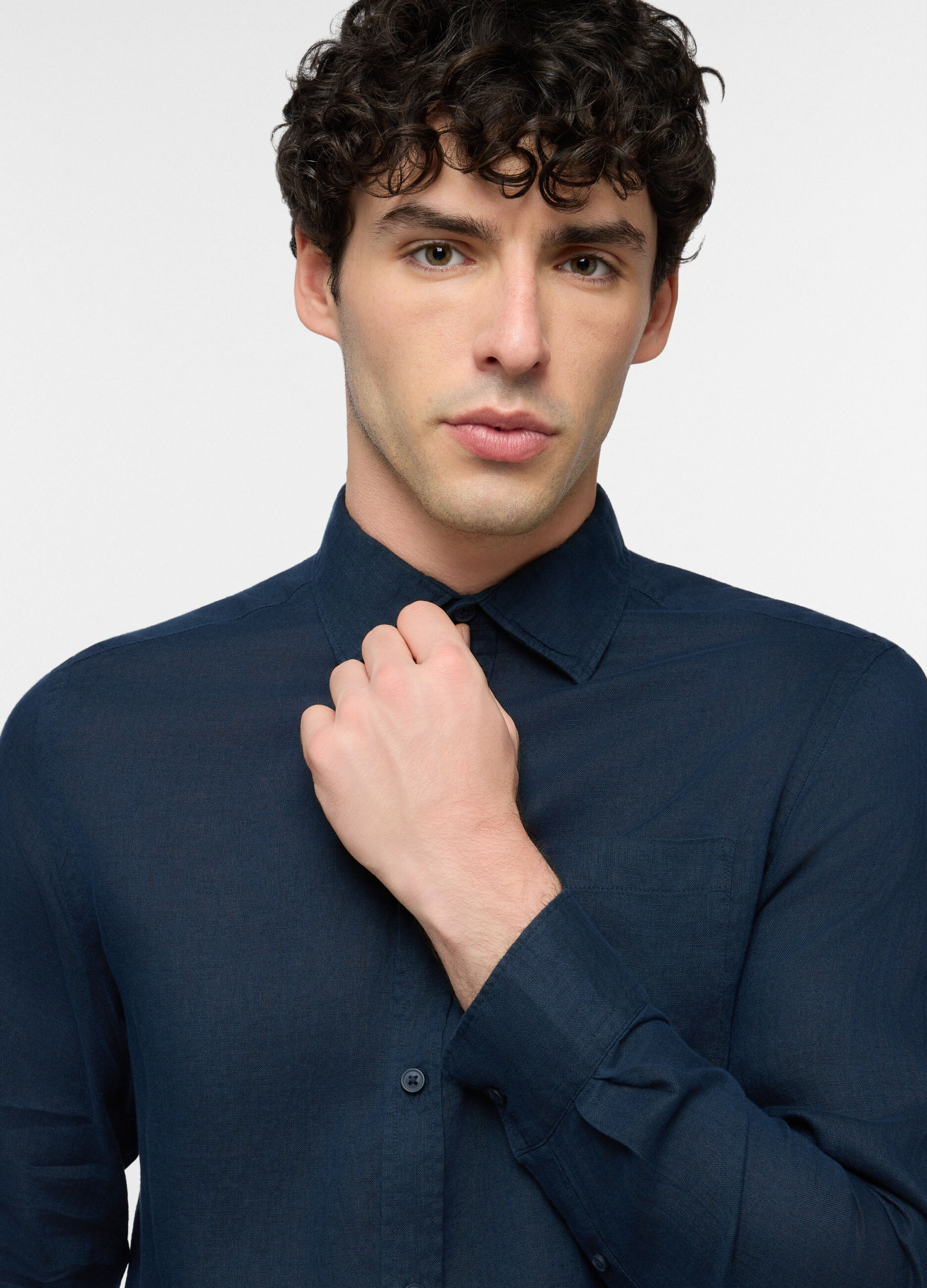 Camicia regular fit con colletto classico in lino uomo_2