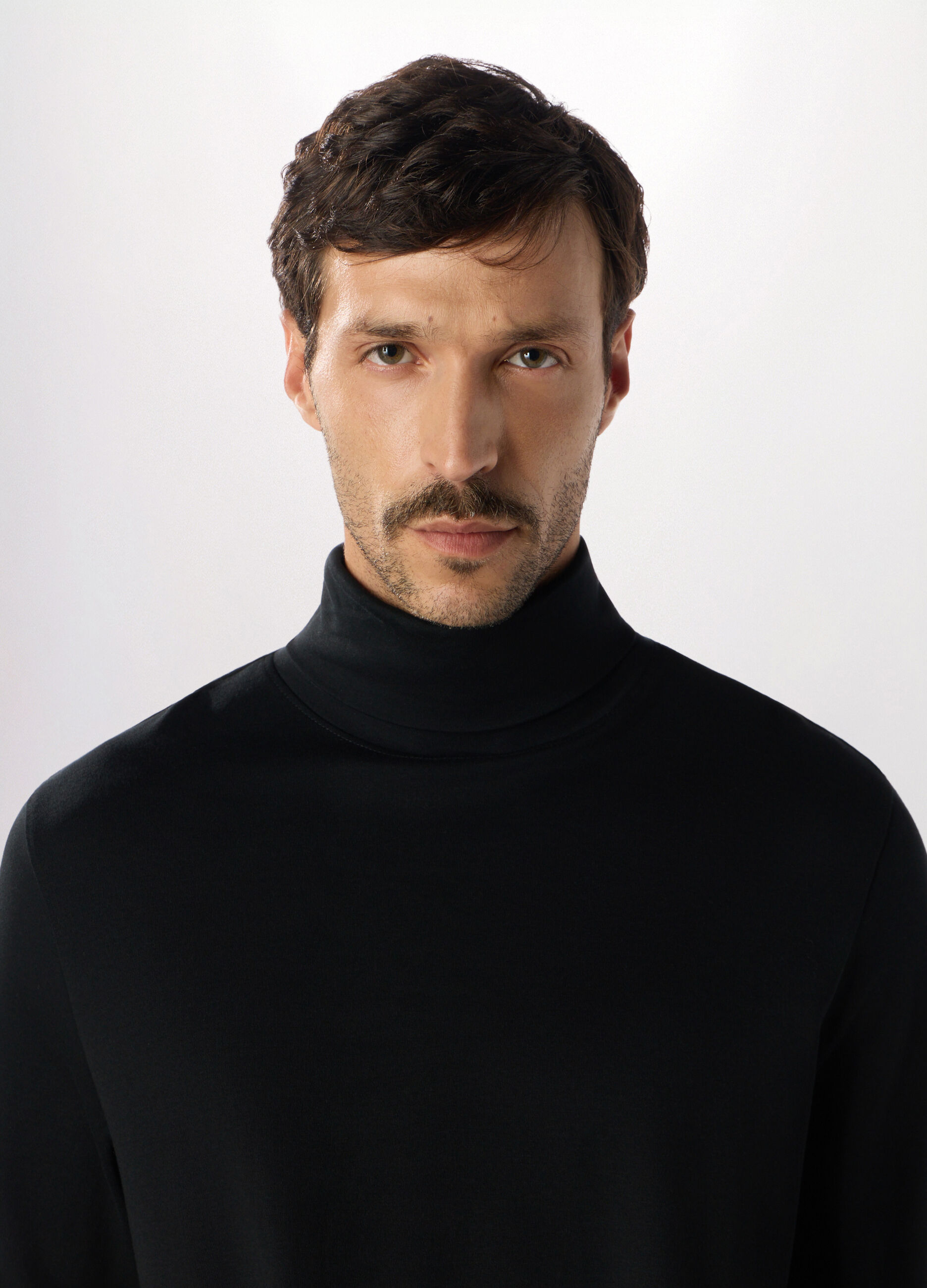 Maglia a collo alto in puro cotone uomo_2