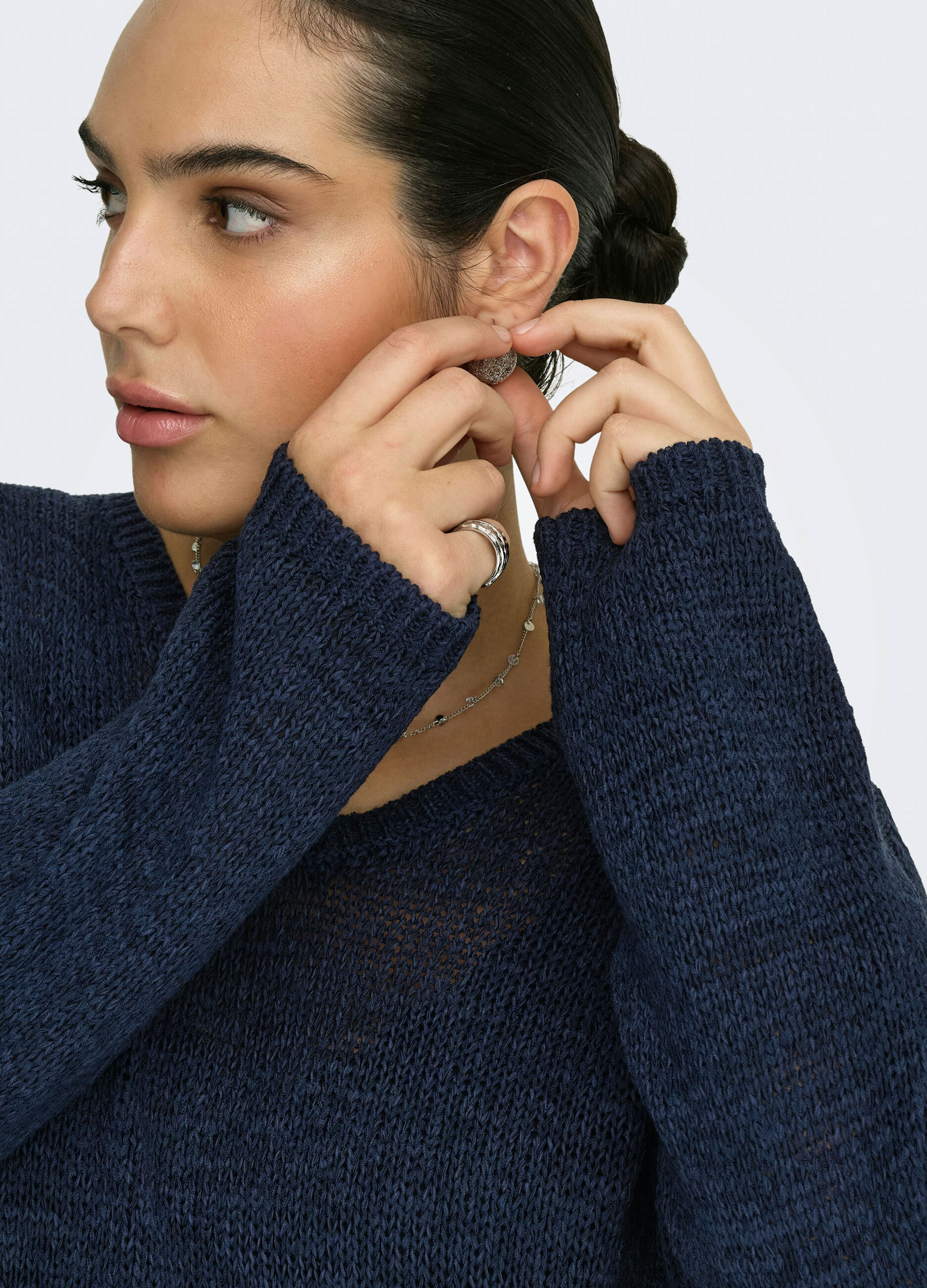 Pullover regular fit con scollo a V_4