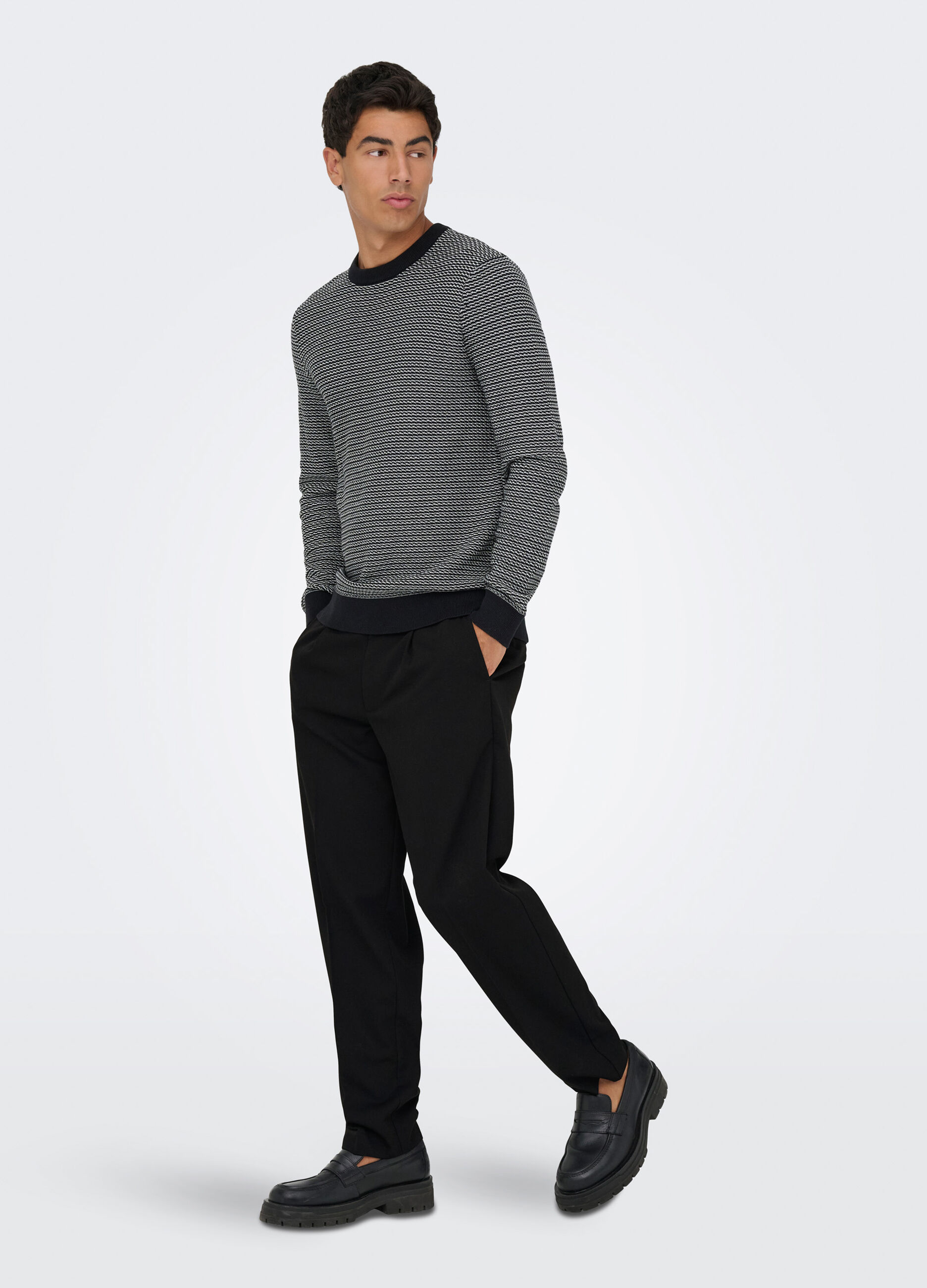 Pantalone straight fit con pince uomo_2