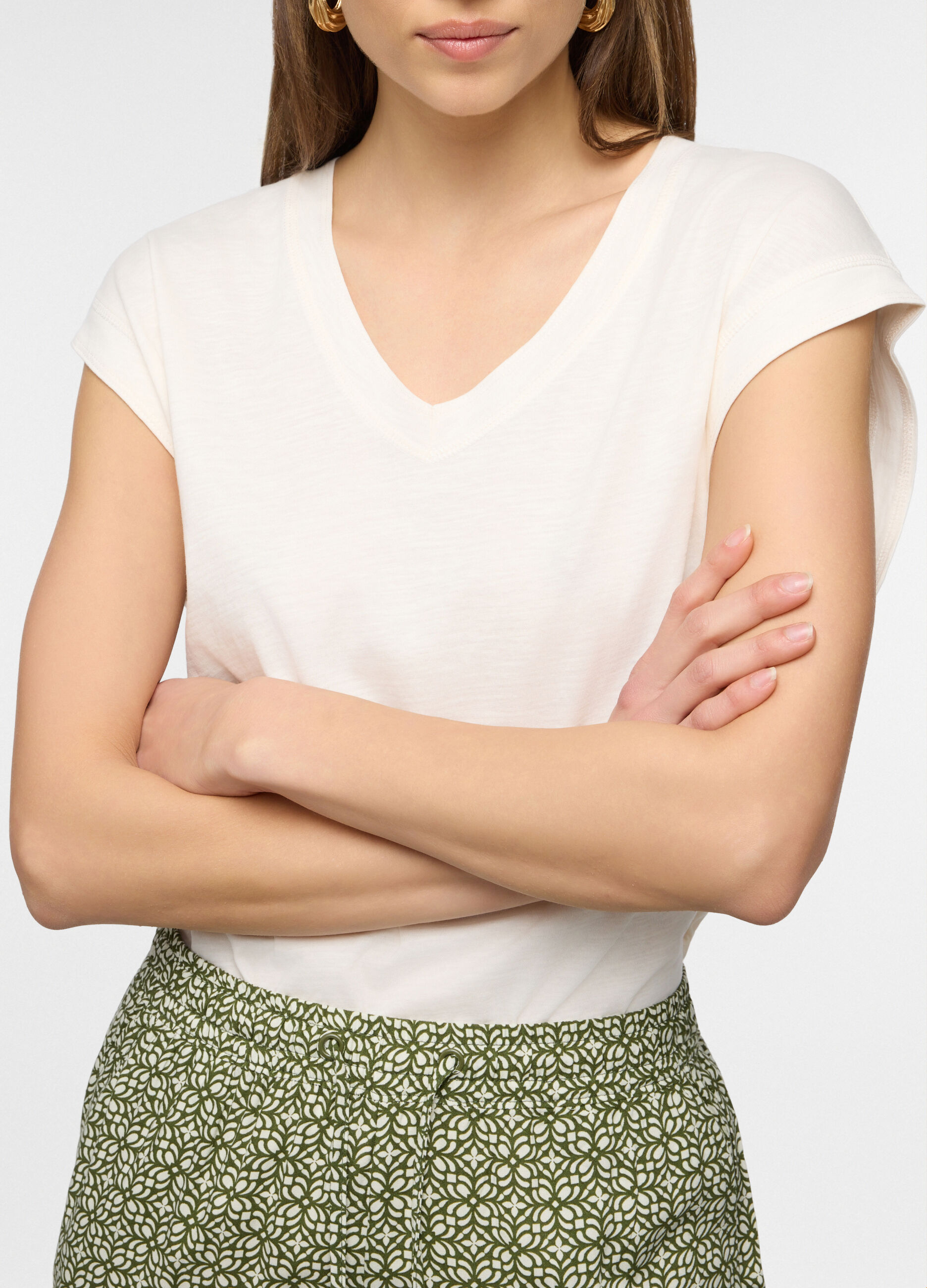 T-shirt con scollo a V donna_2