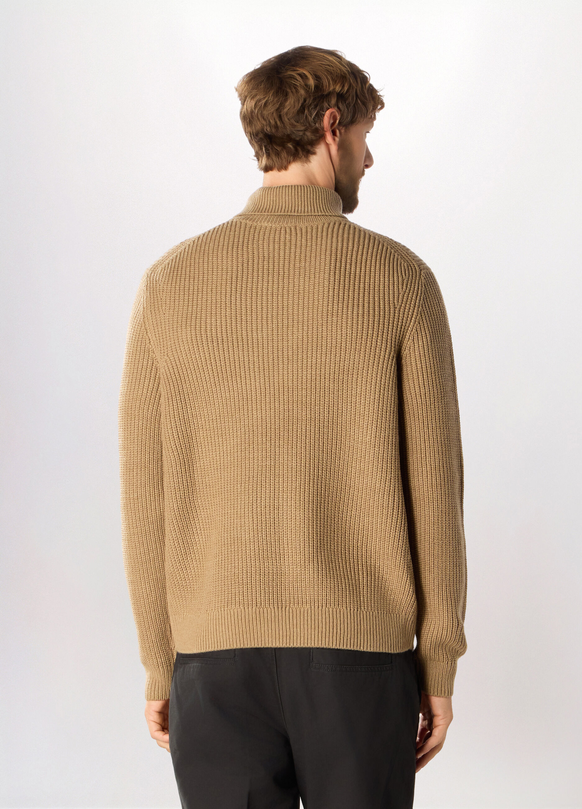 Maglione collo alto a costa inglese uomo_1