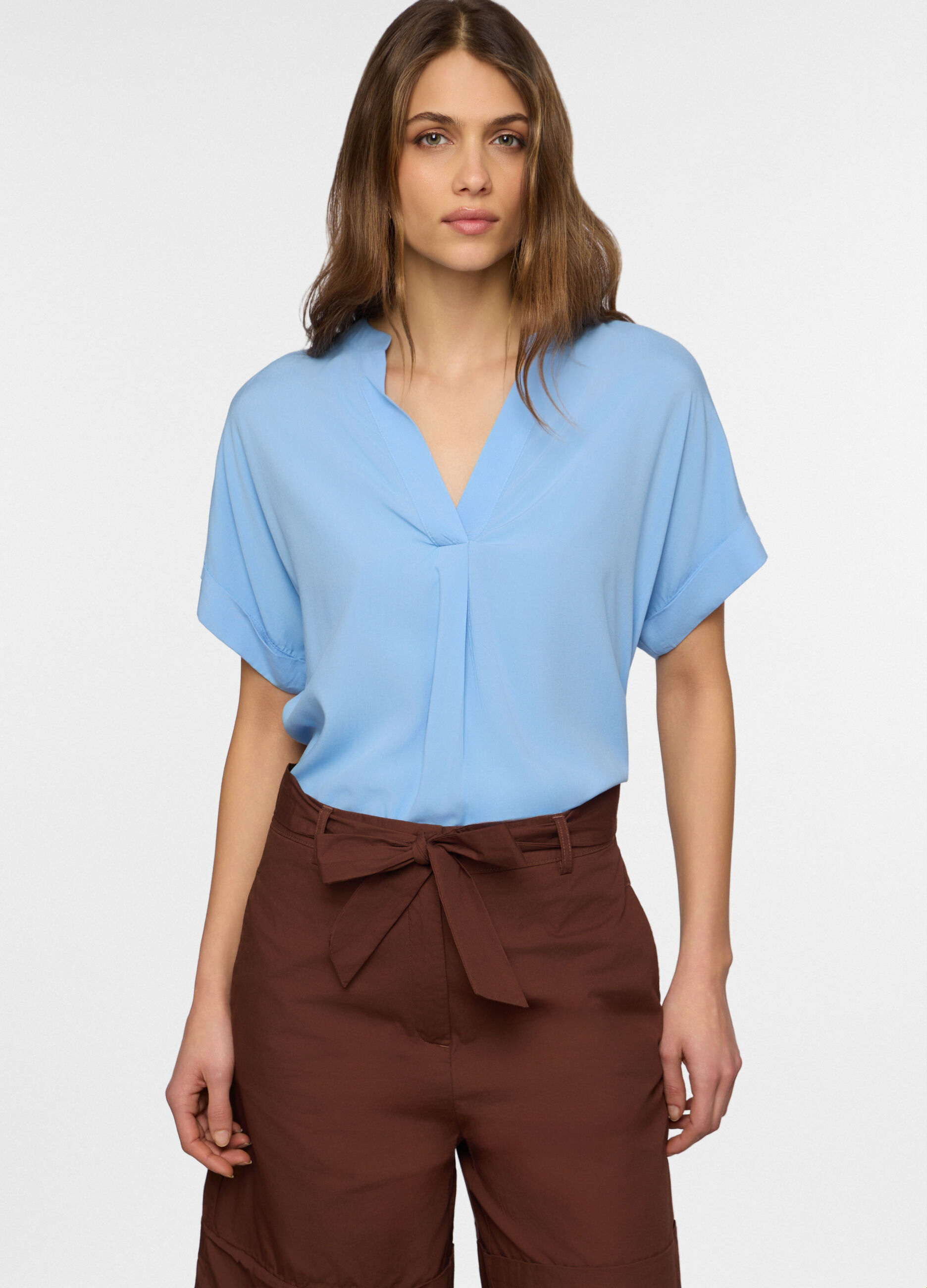 Blusa regular fit con scollo a V in pura viscosa donna_0
