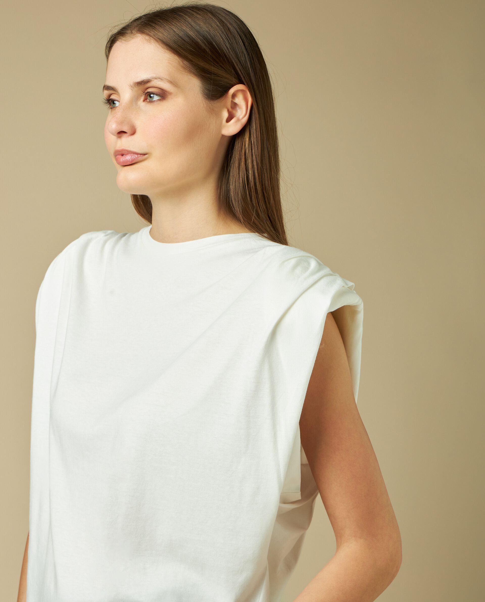 Maglietta con spalle imbottite clearance