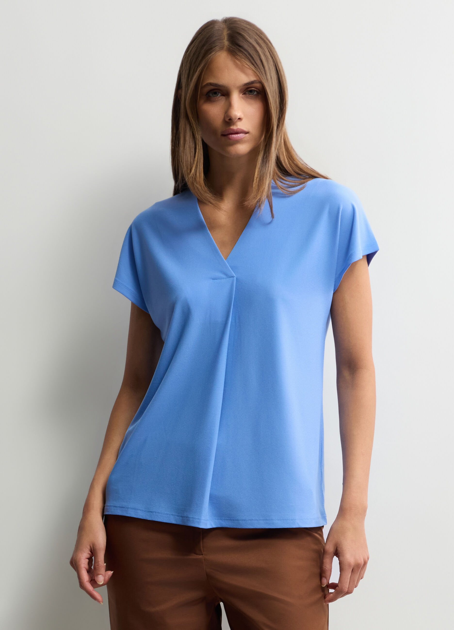 T-shirt con scollo a V stretch donna_0