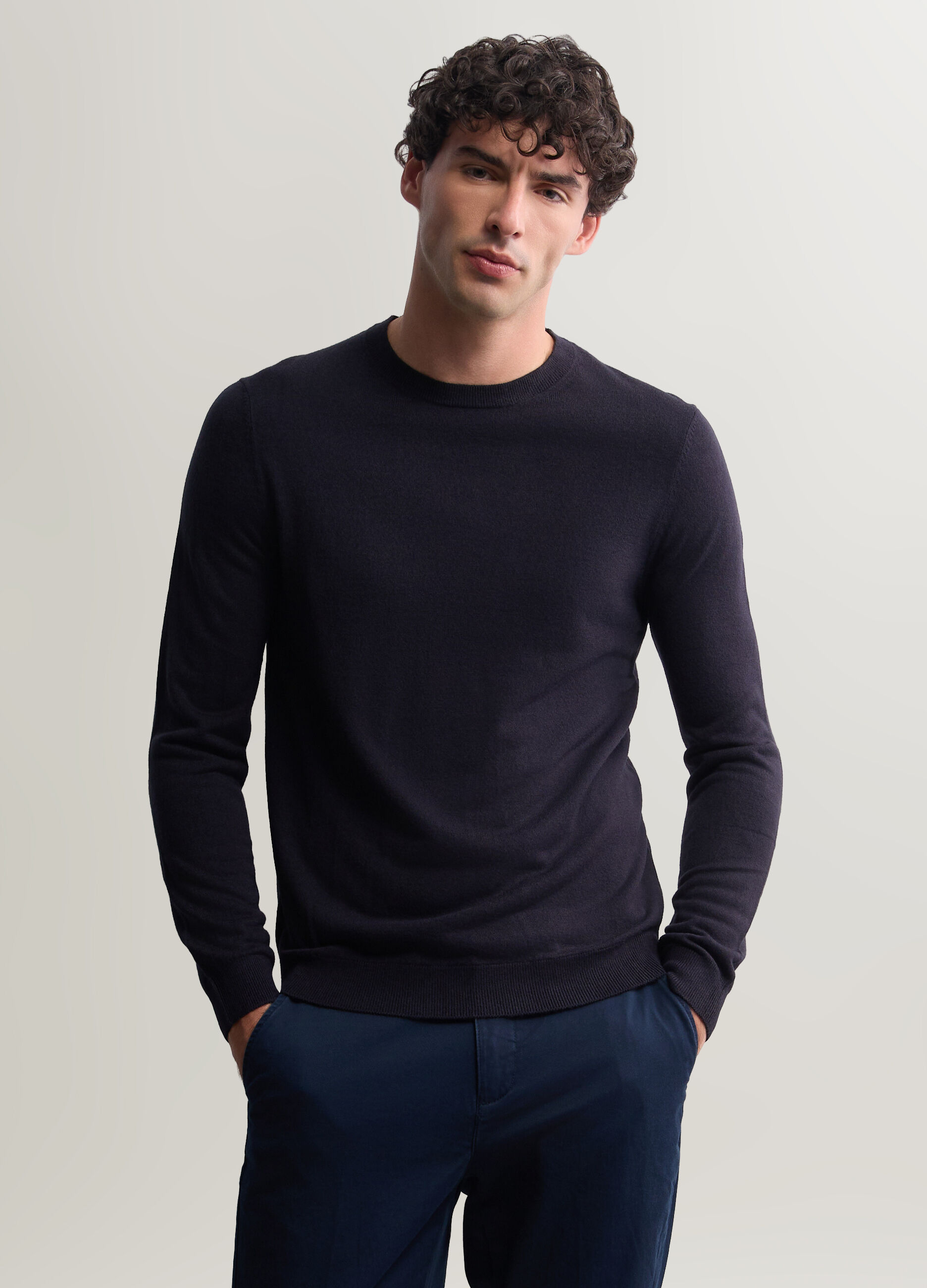 Maglione girocollo in maglia rasata uomo_0