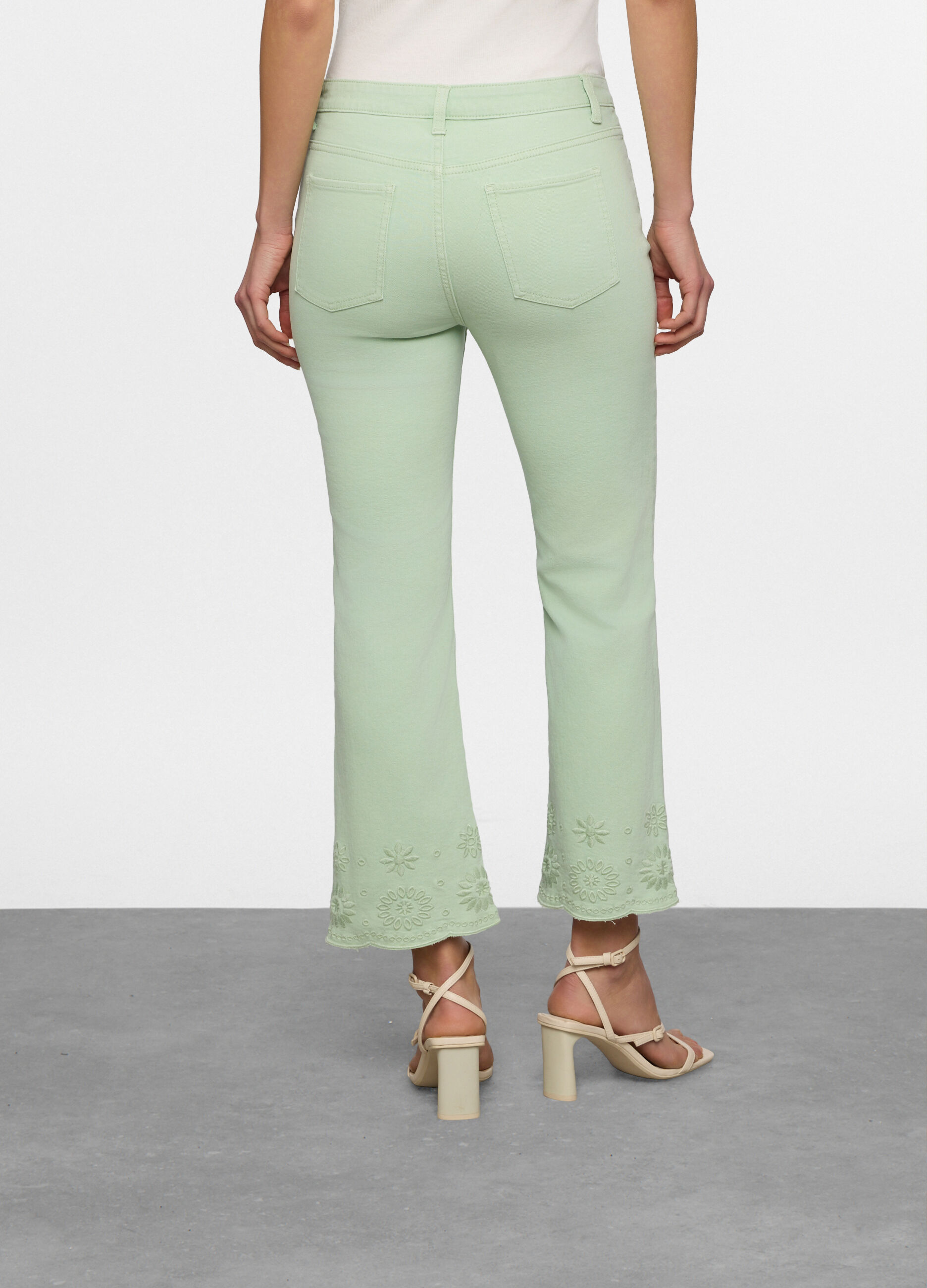 5 Tasche fit Flare in cotone stretch con ricamo al fondo donna_1