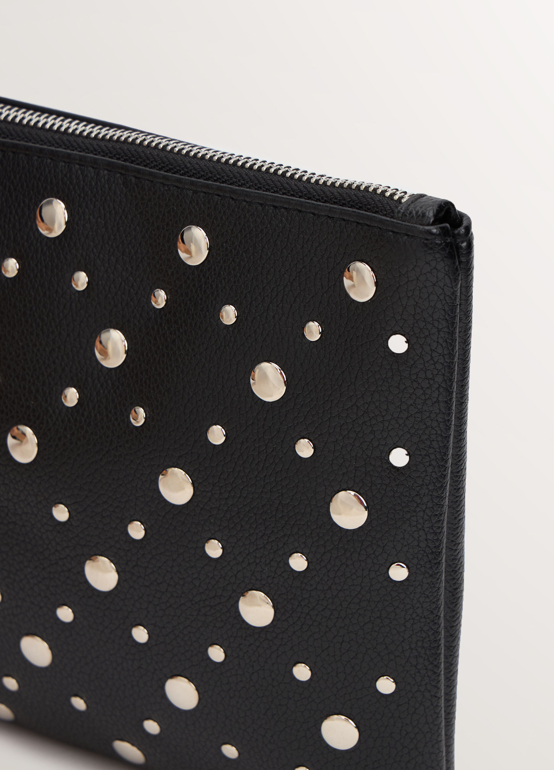 Pochette in eco pelle con borchie donna_3