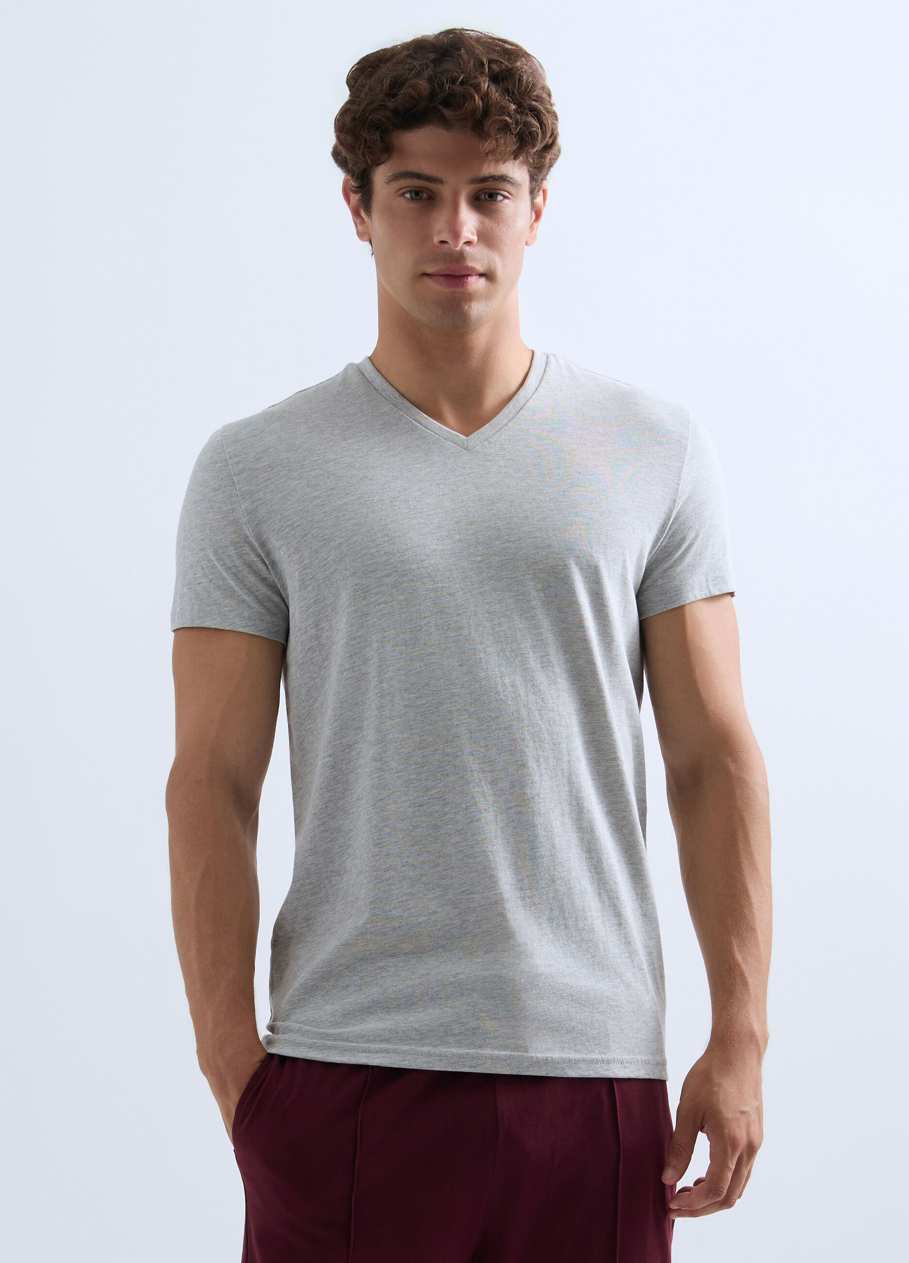 T-shirt scollo a V in jersey uomo_0