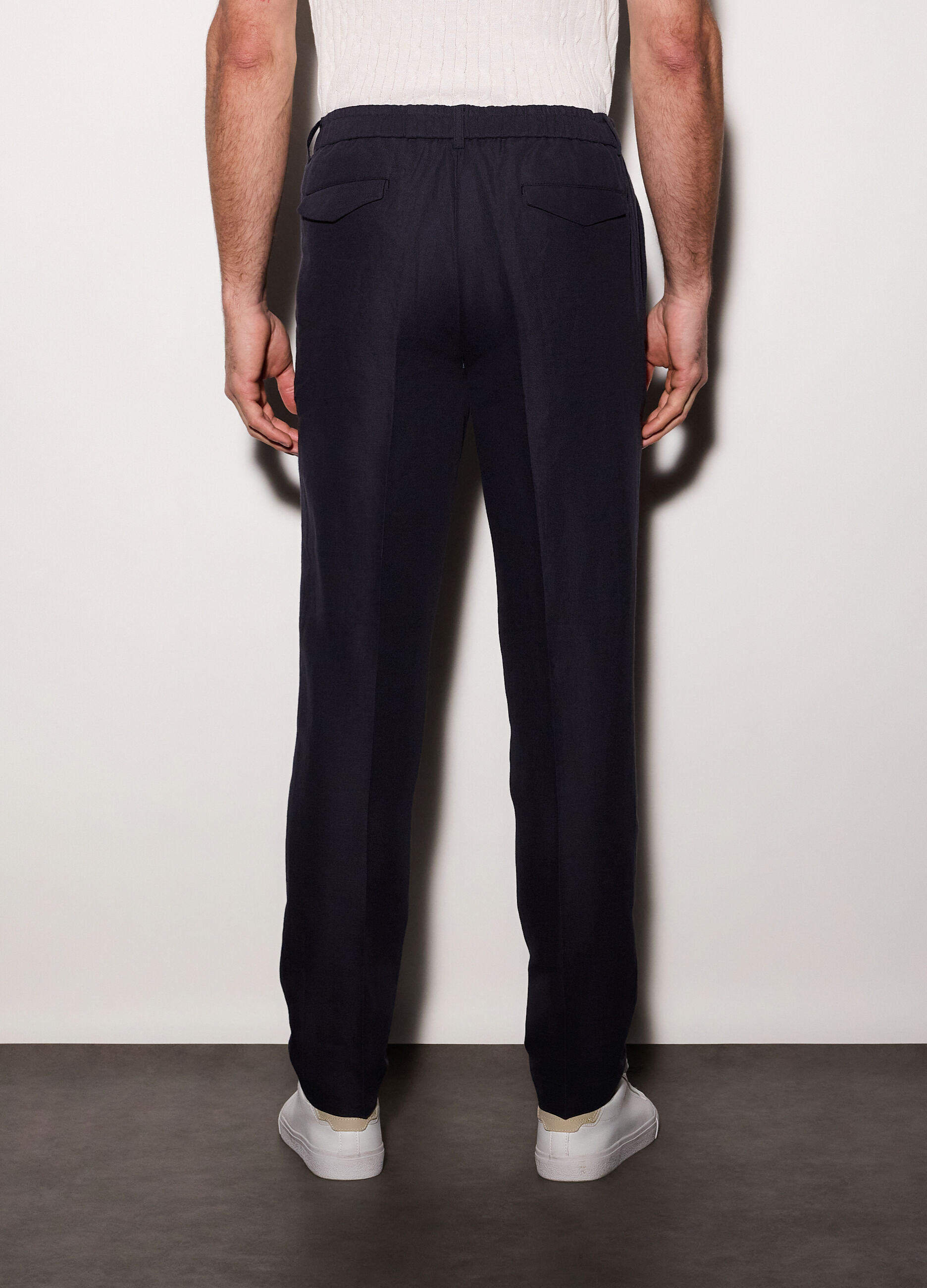 Pantalone con pince e coulisse in cotone e lino uomo_1