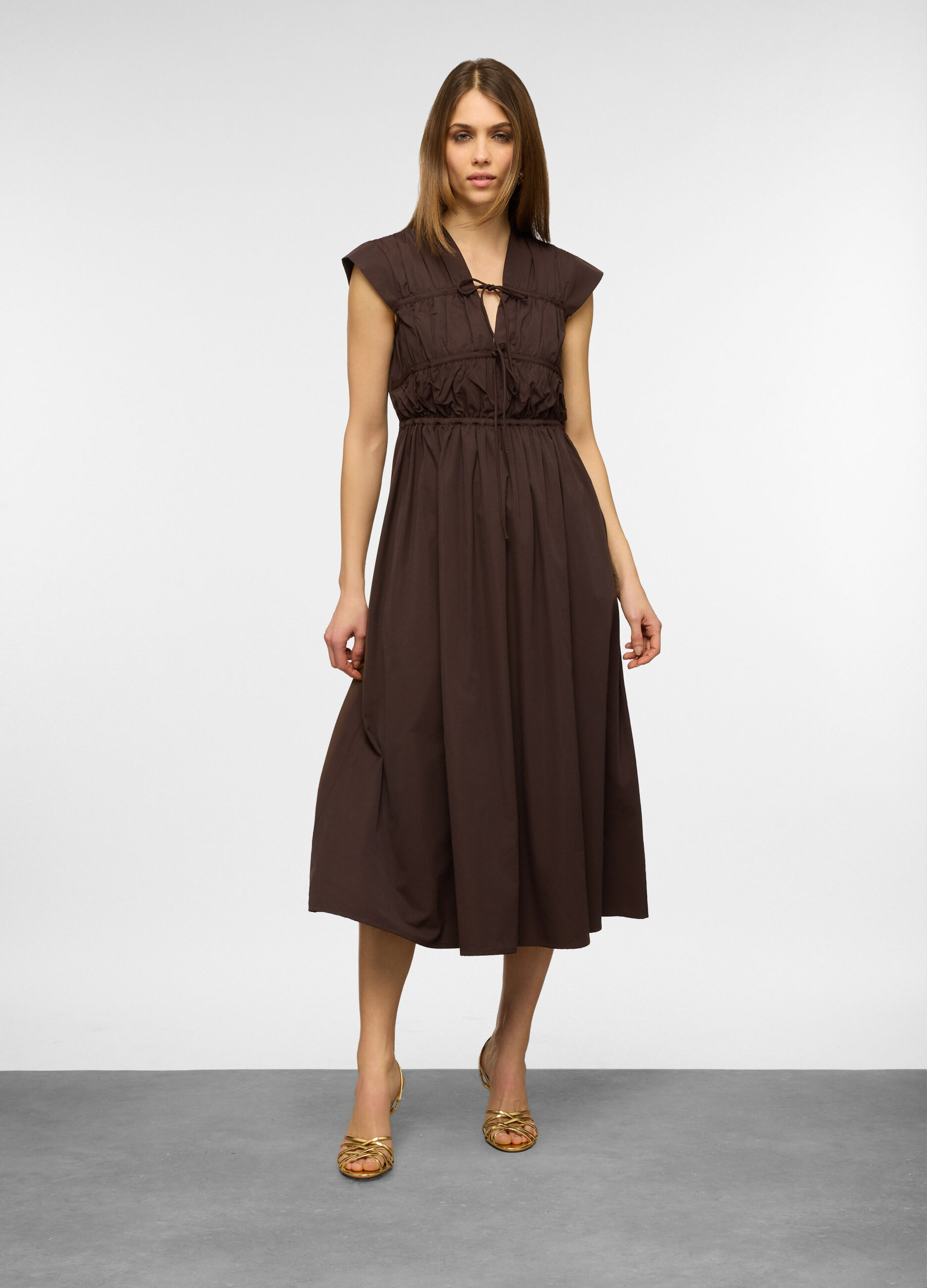 Vestito lungo smanicato fit regular co scollo a V in misto cotone donna_0