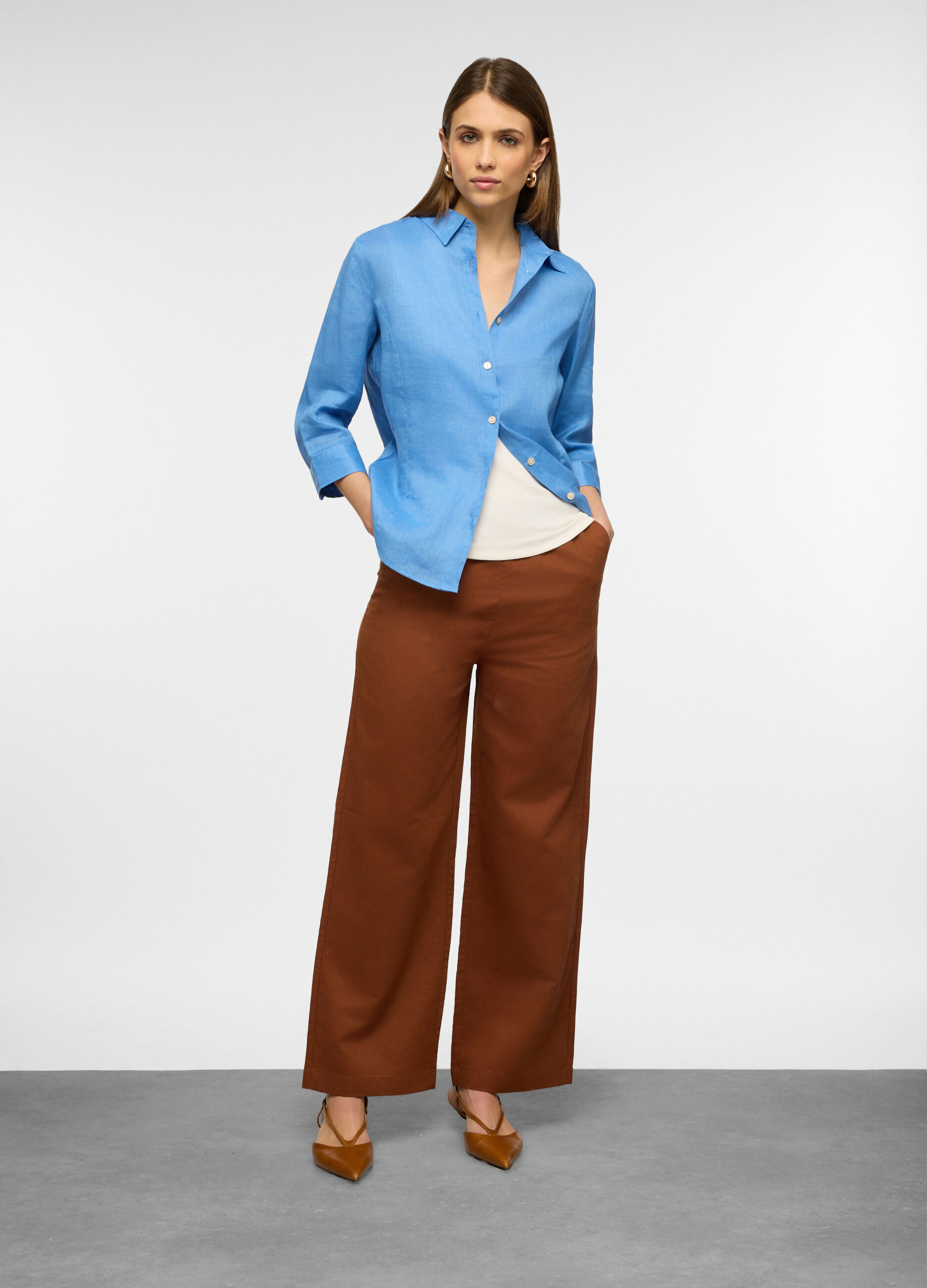 Camicia fit regular con colletto classico in puro lino donna_0