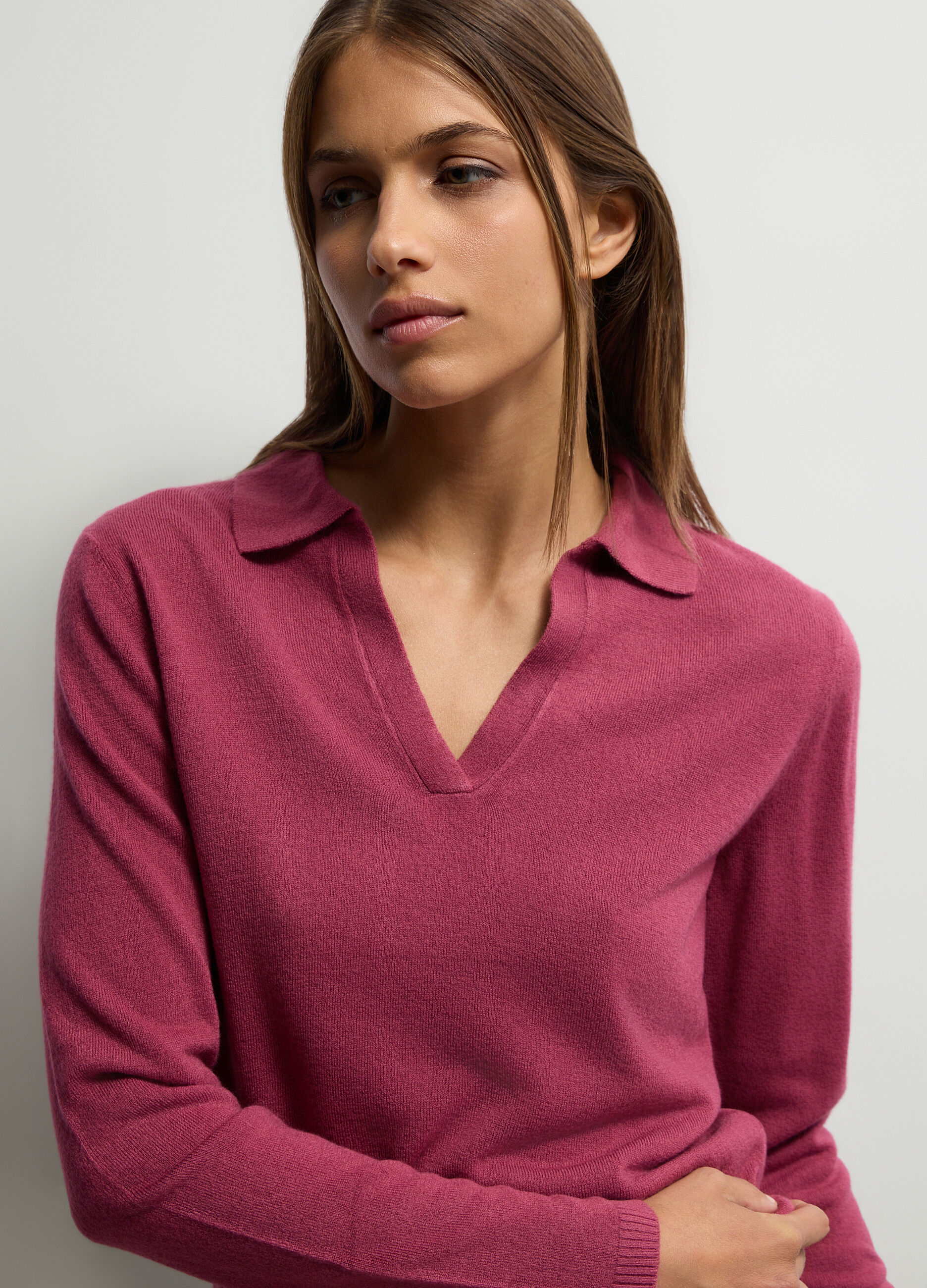 Maglia con scollo a V in costina donna_2