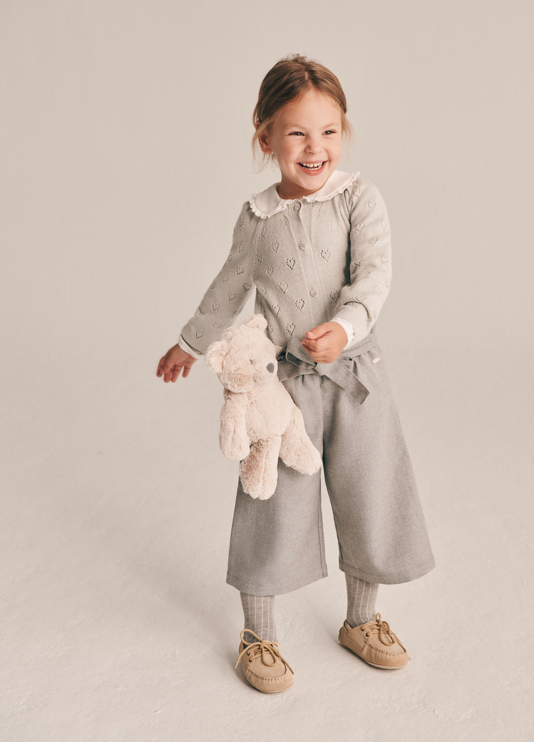 Maglia bianca a maniche lunghe con stampa di gatto_0