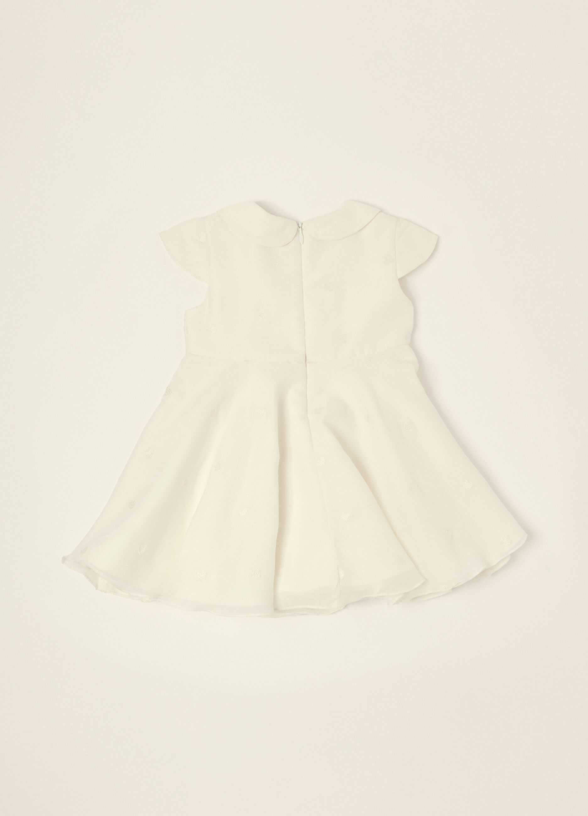 Abito bianco con dettagli ricamati_1