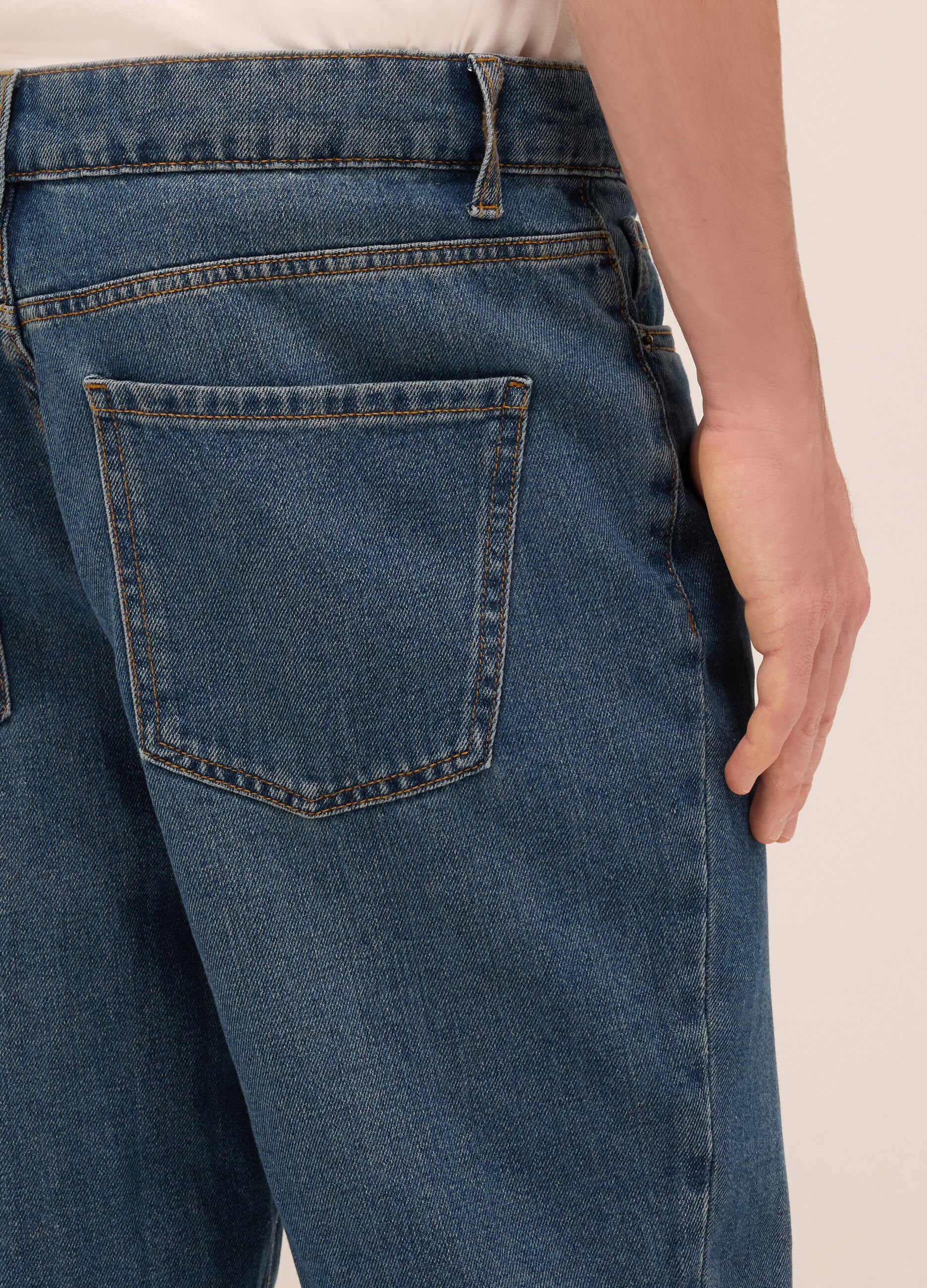 Jeans 5 tasche regular fit in denim di cotone misto lyocell uomo_3