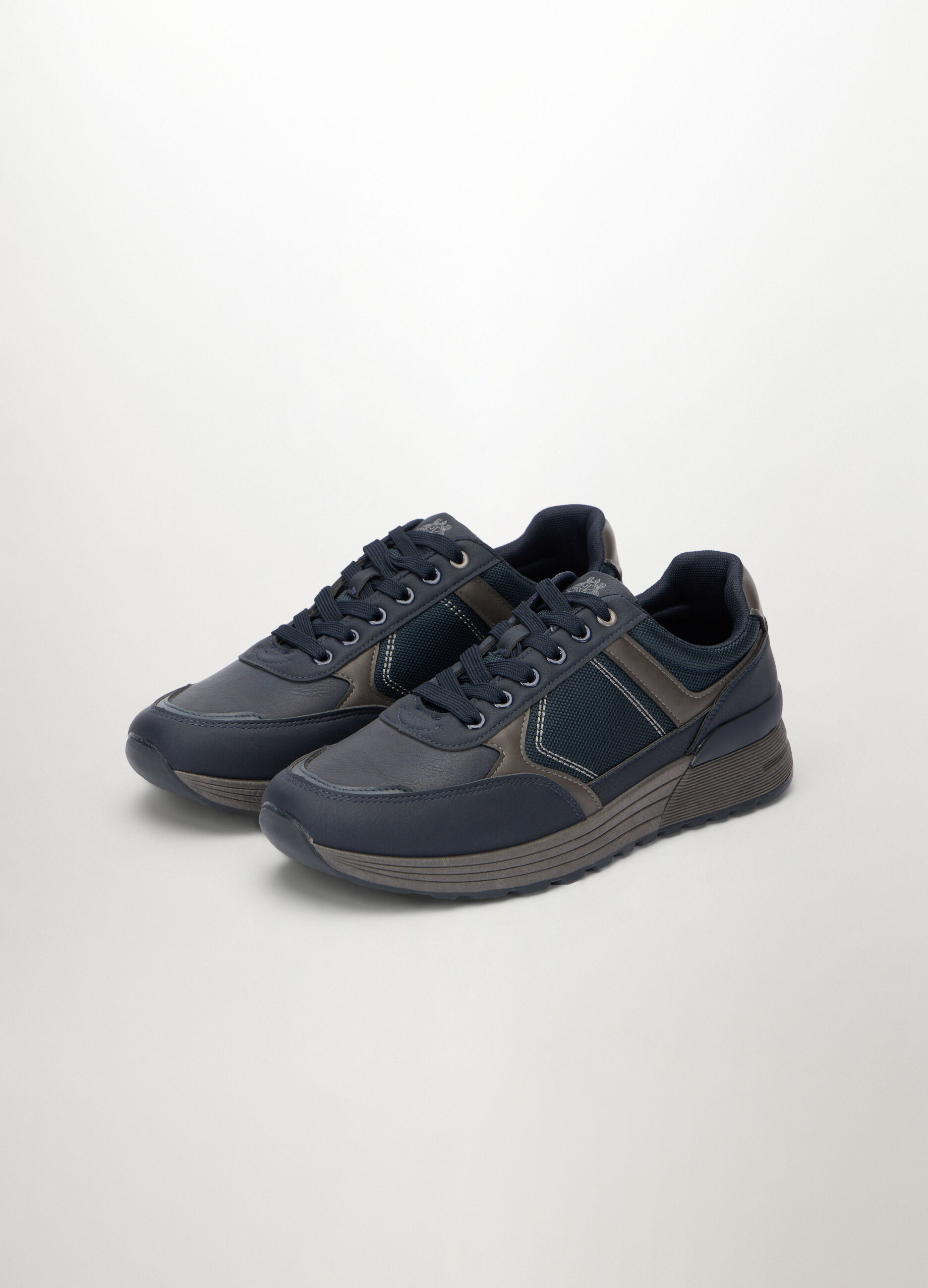 Sneakers alte con dettagli a contrasto uomo_1