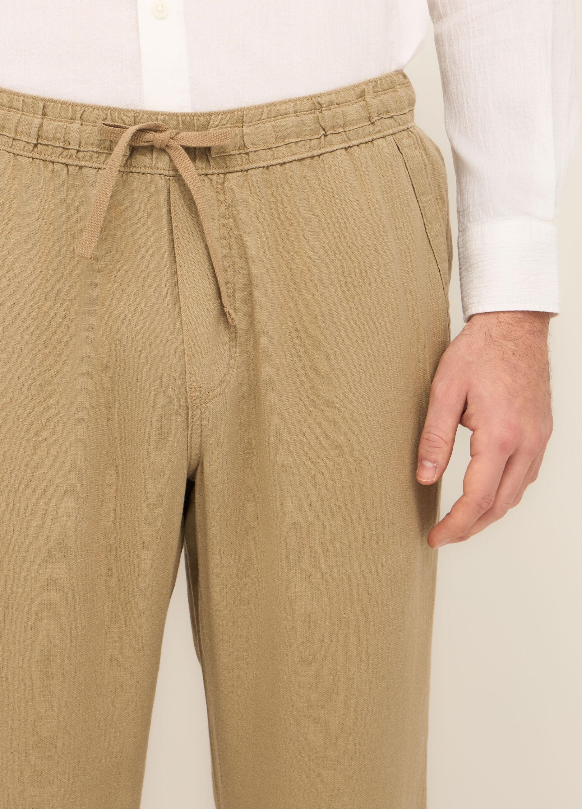 Pantaloni chino in misto lino con coulisse uomo_2