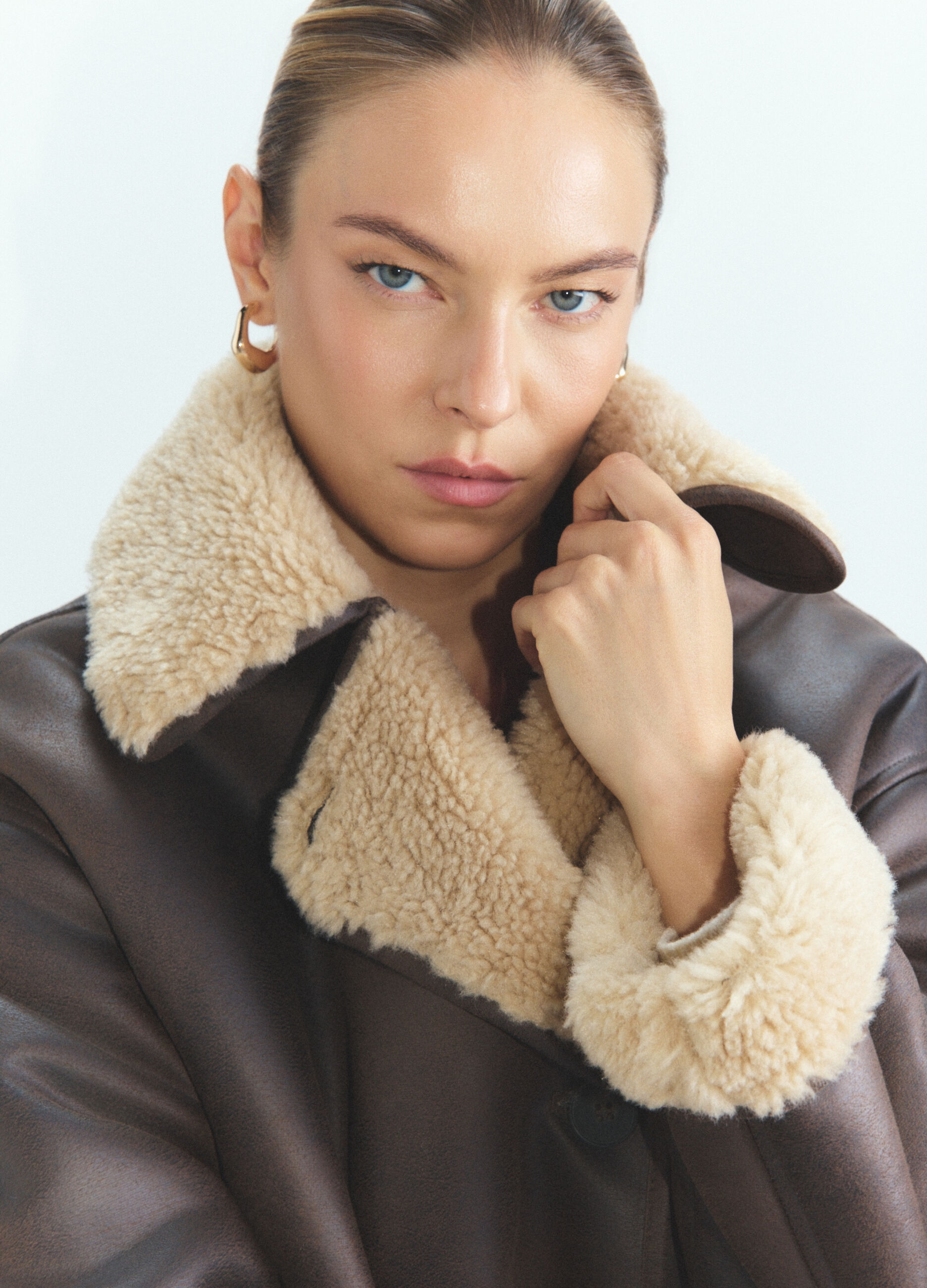 Eco montone con scollo reverse donna_4