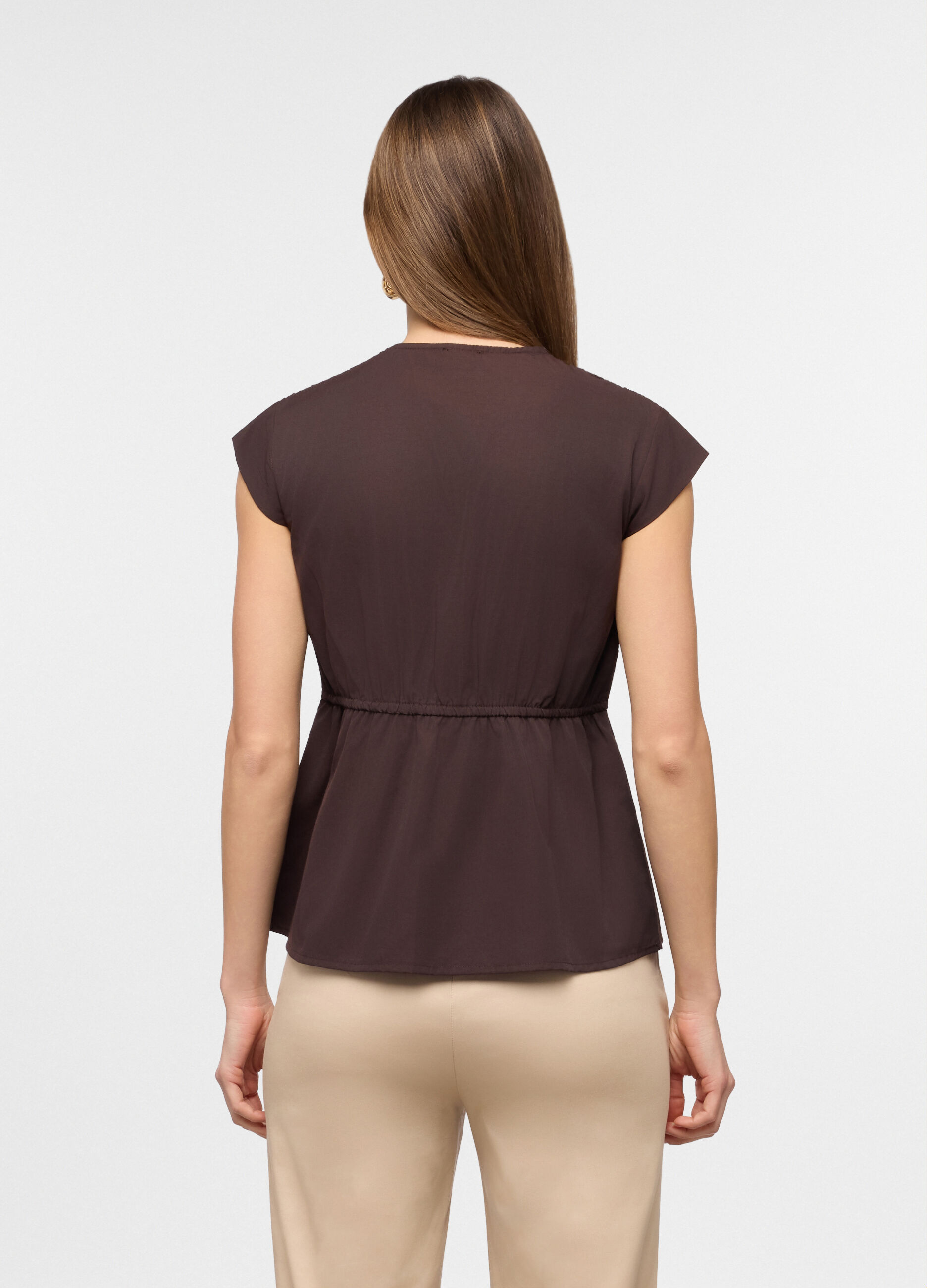 Blusa smanicata fit regular con scollo a V in misto cotone donna_1
