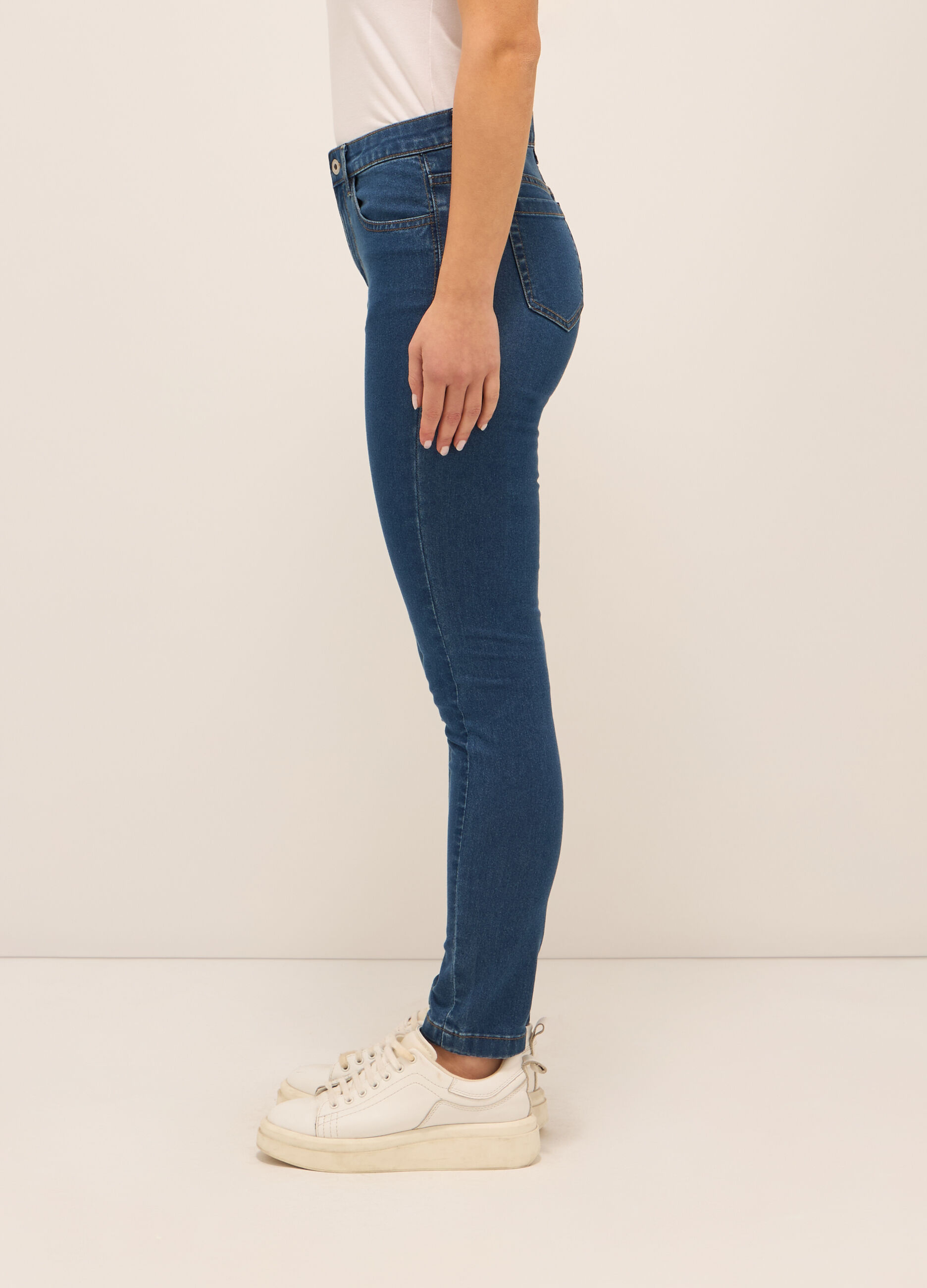 Pantaloni in stretch denim di misto cotone donna_2