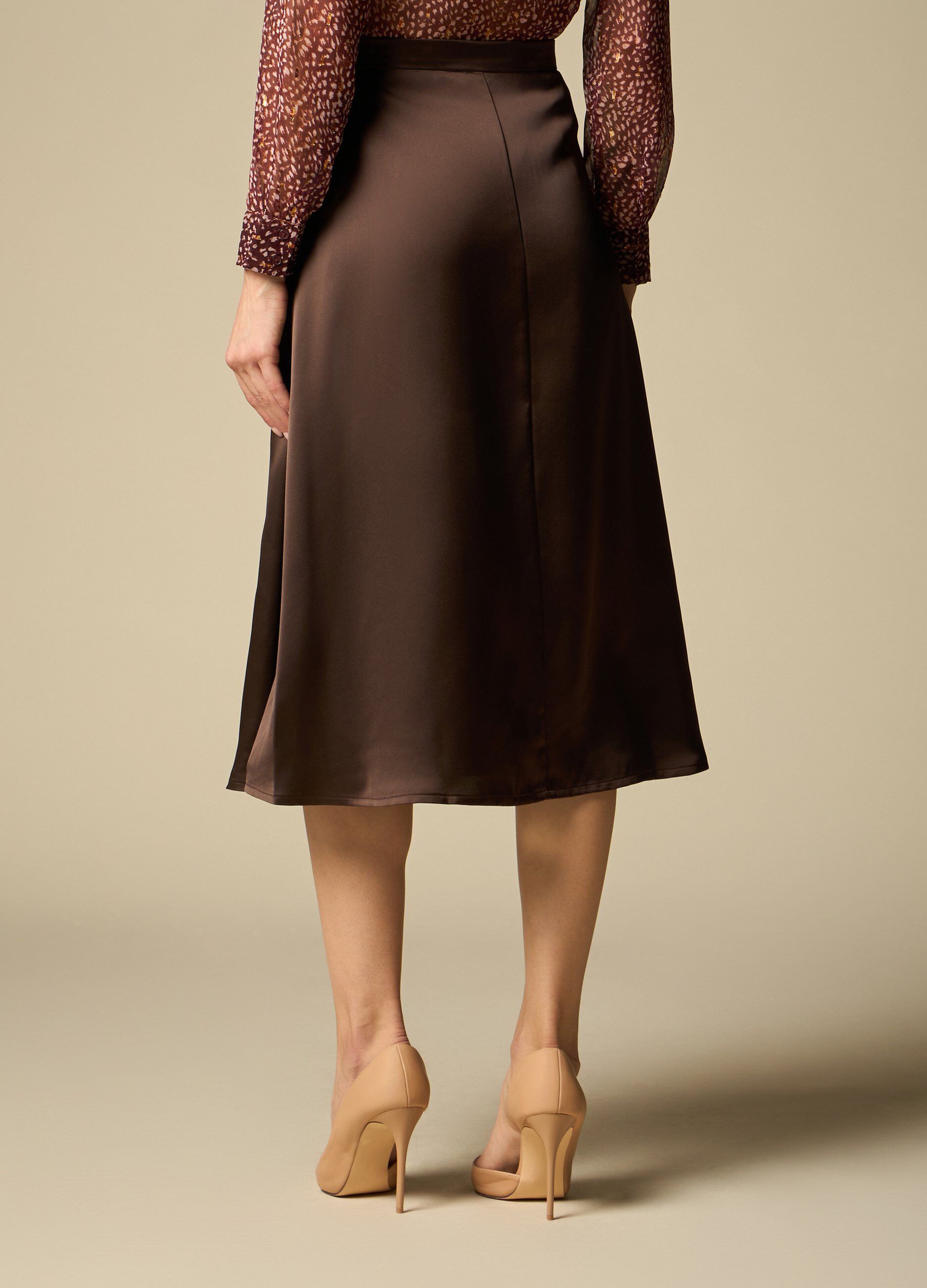 Donna svasata in raso donna