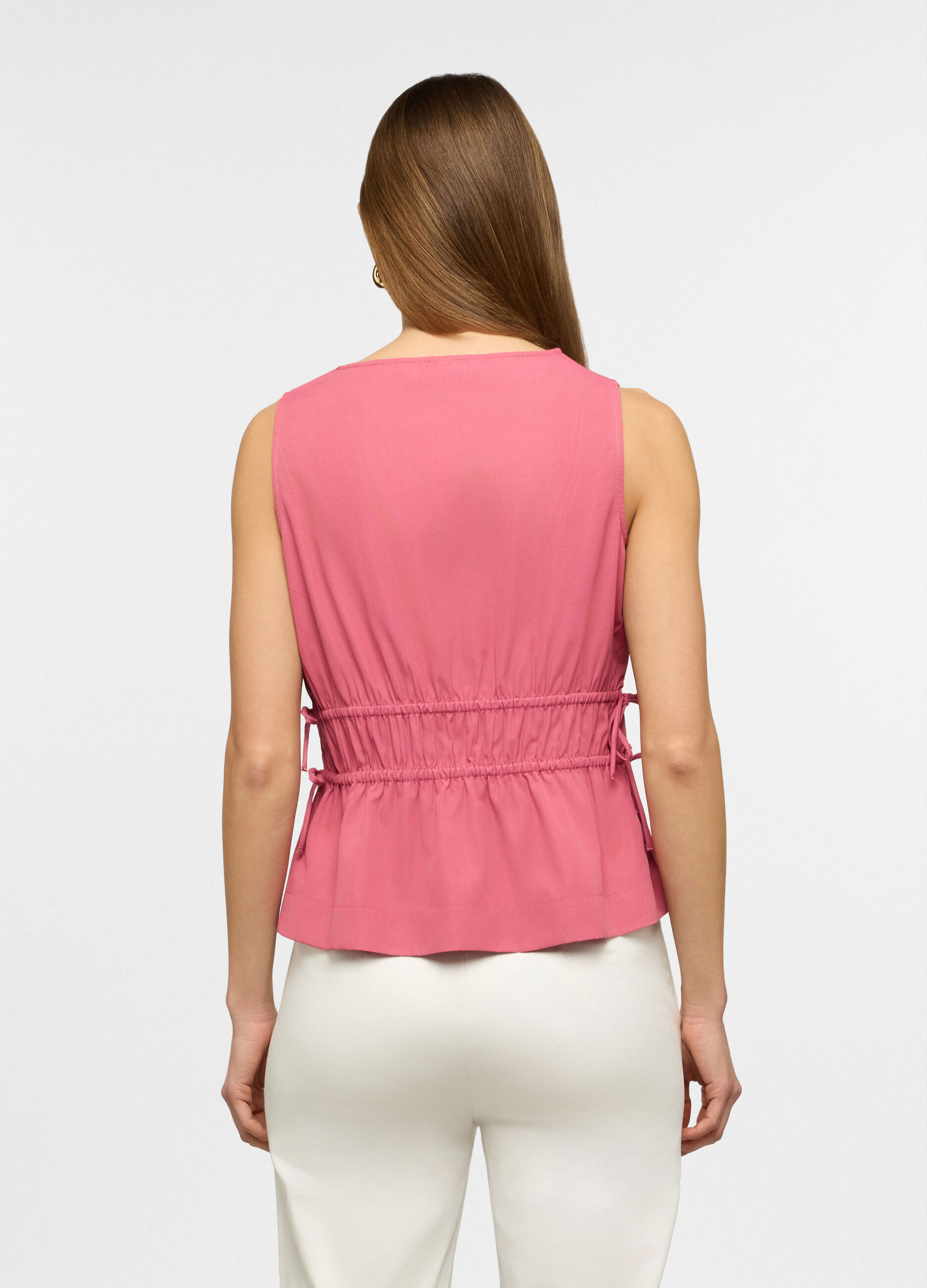 Blusa smanicata fit regular con scollo a V in misto cotone donna_1