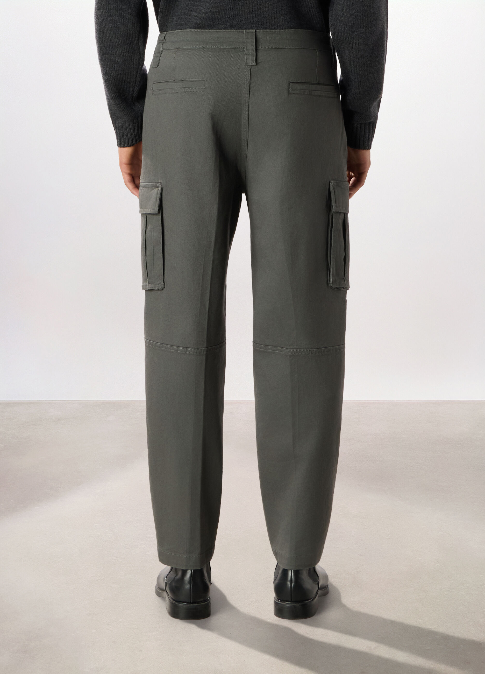 Pantalone cargo regular fit in cotone stretch_1