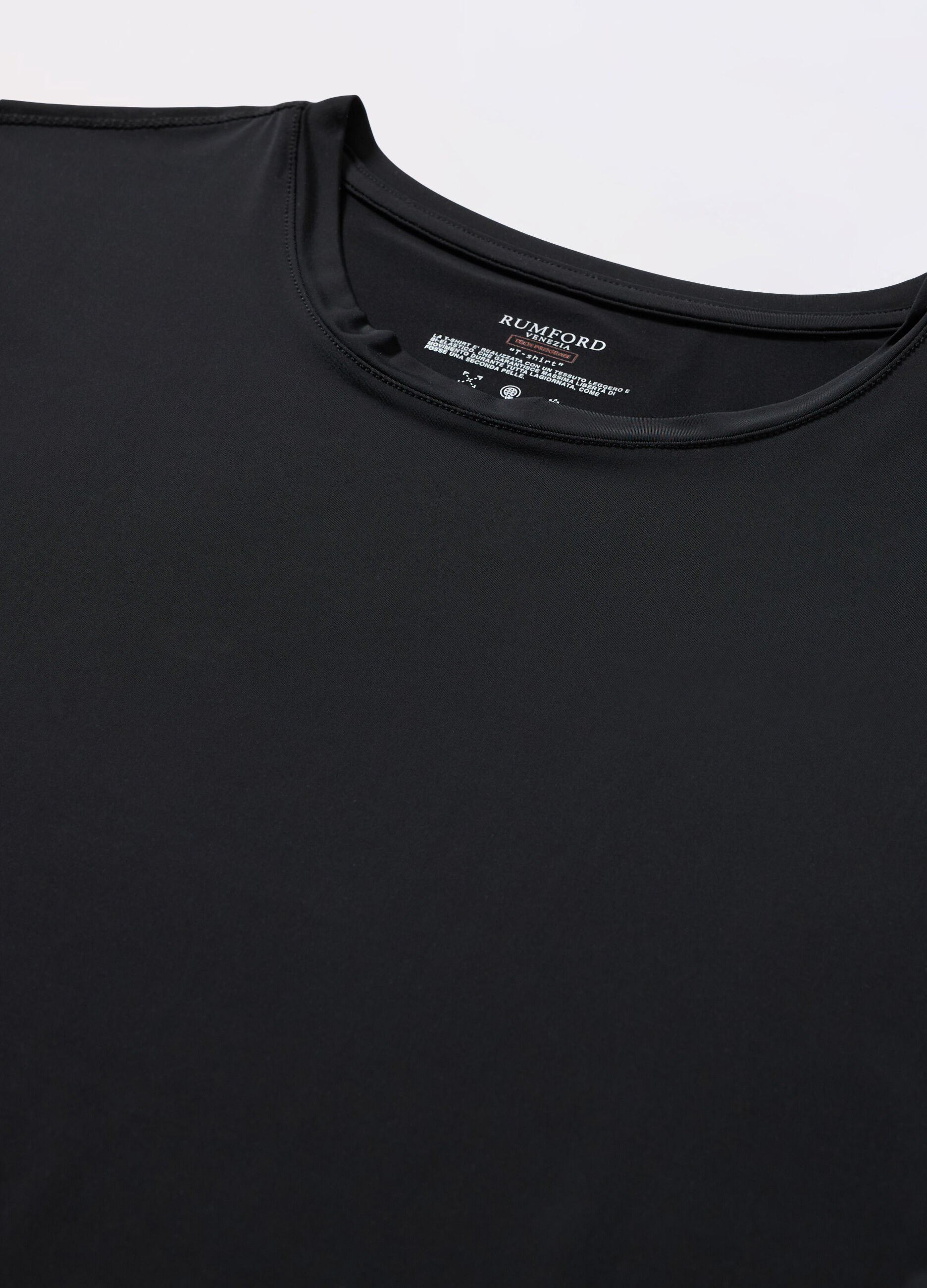 T-shirt sportiva in tessuto stretch uomo_1
