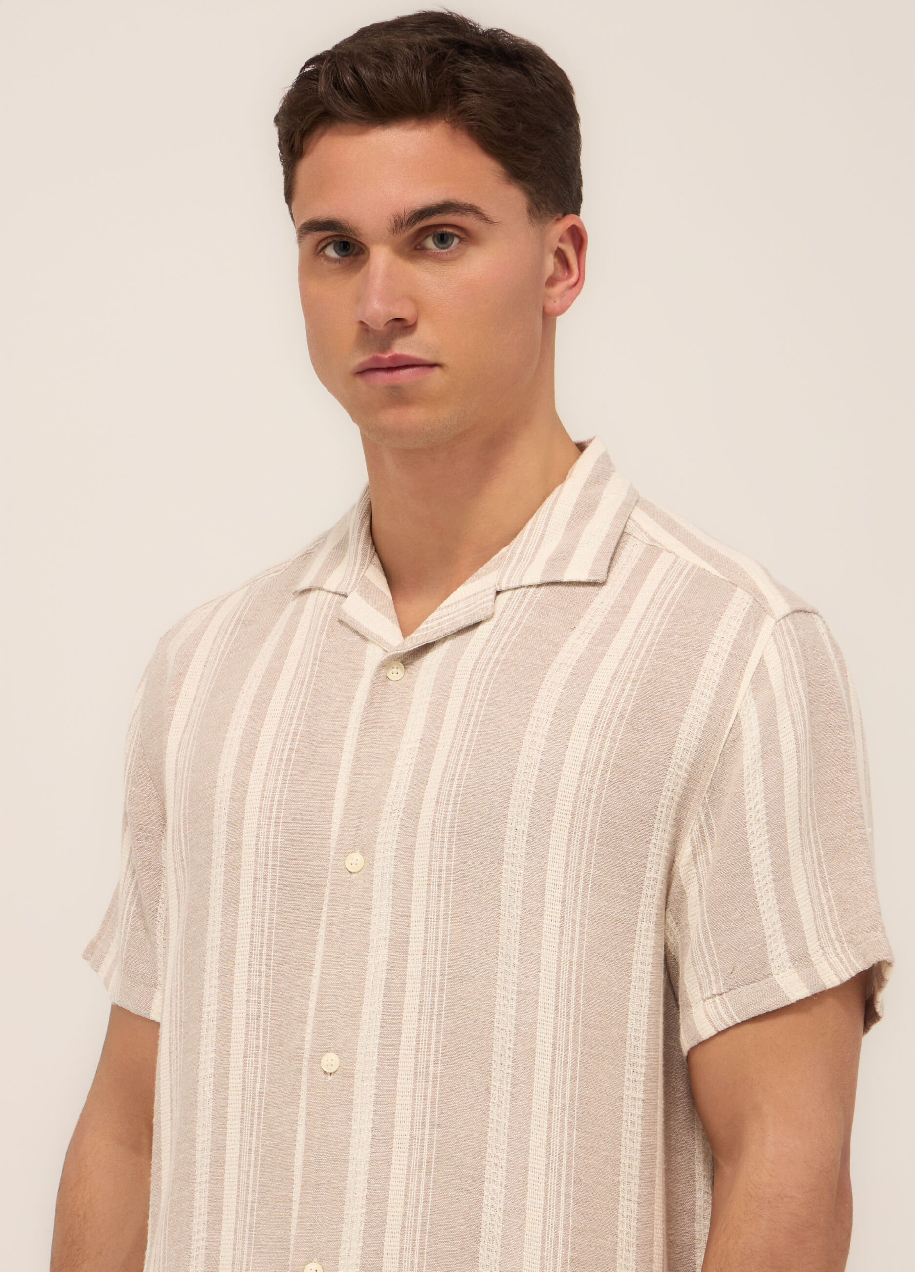 Camicia a maniche corte in misto viscosa uomo_2