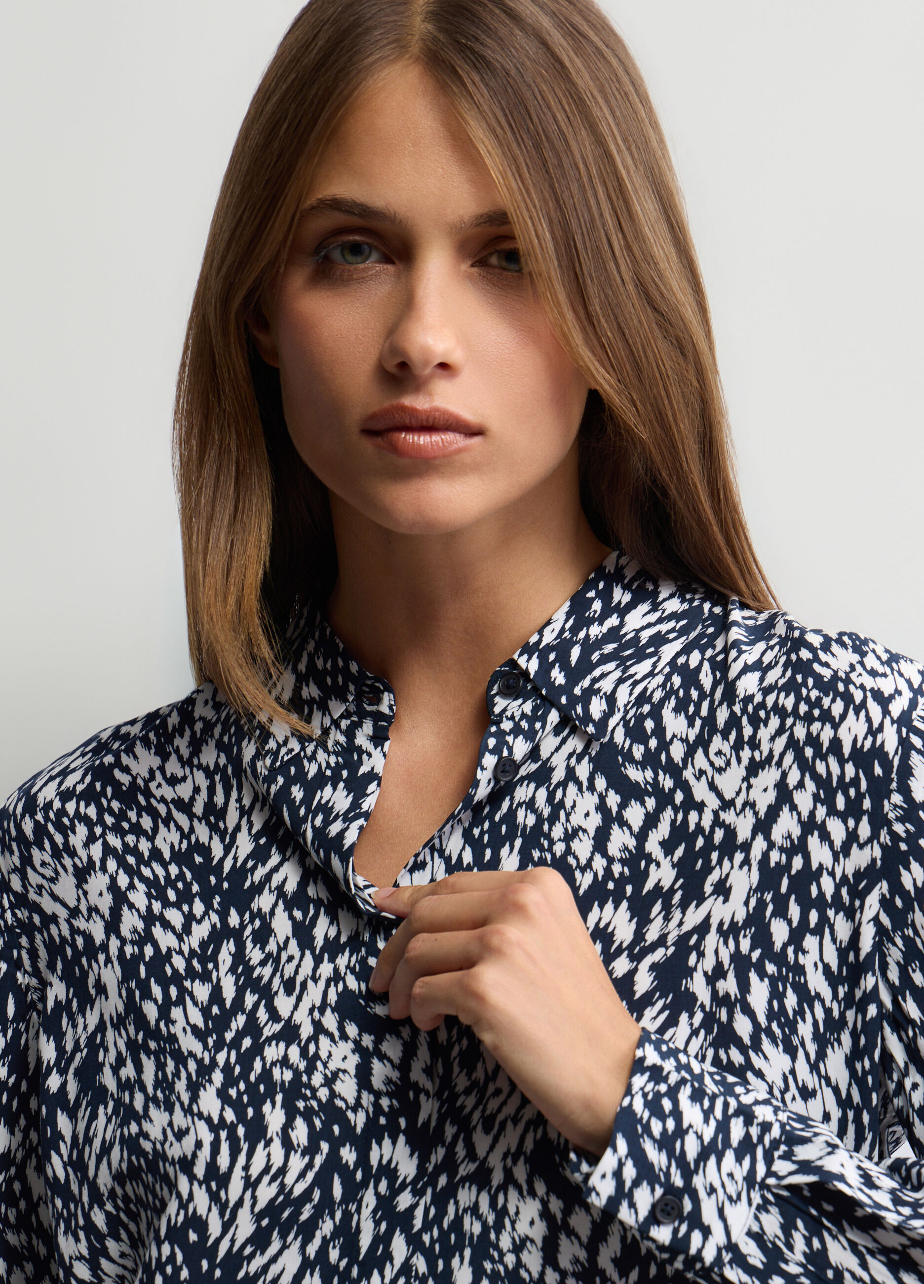 Camicia Fit Regular con colletto alla francese in pura viscosa donna_2