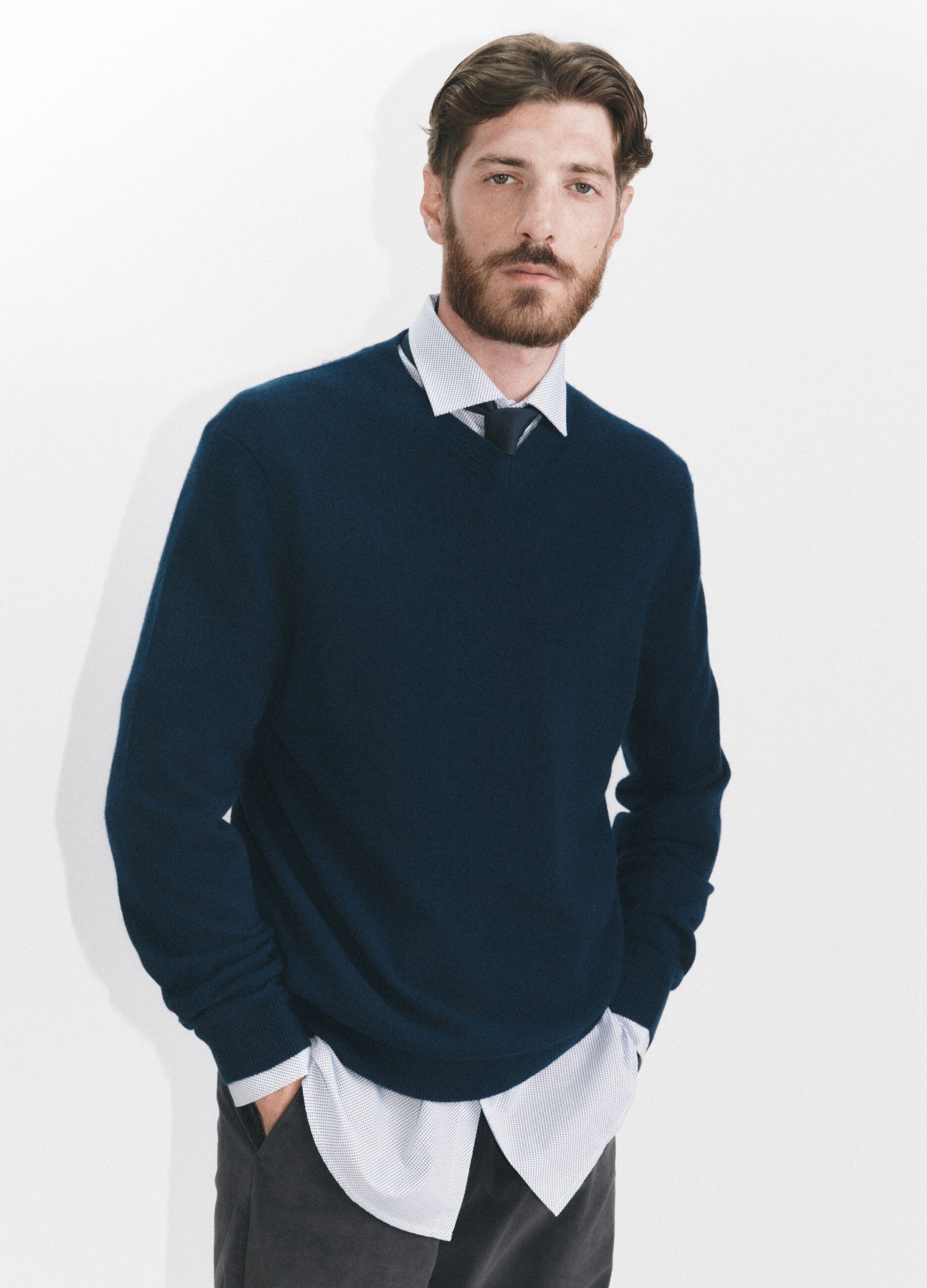 Maglione scollo a V in cashmere uomo_1