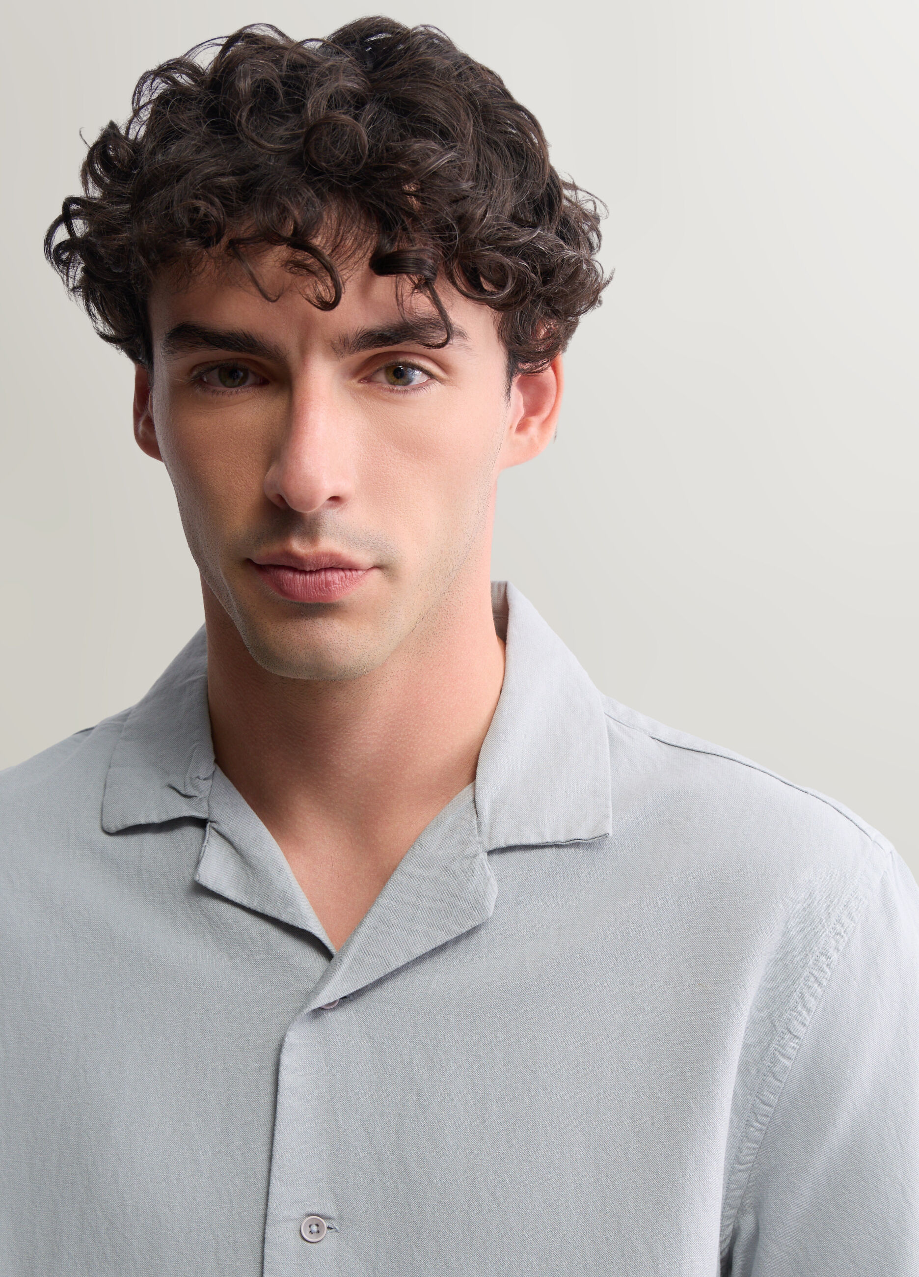 Camicia a maniche corte in viscosa, cotone e lino uomo_2
