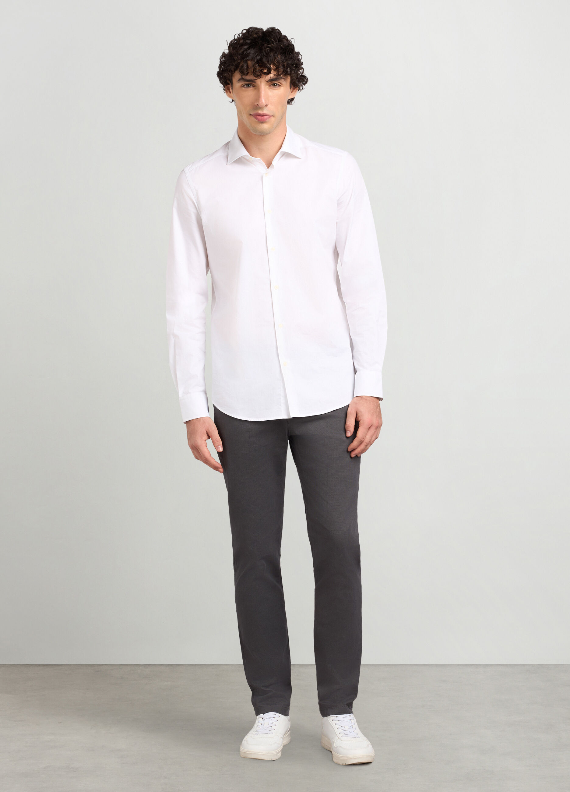 Pantaloni chino slim fit in cotone stretch uomo_0