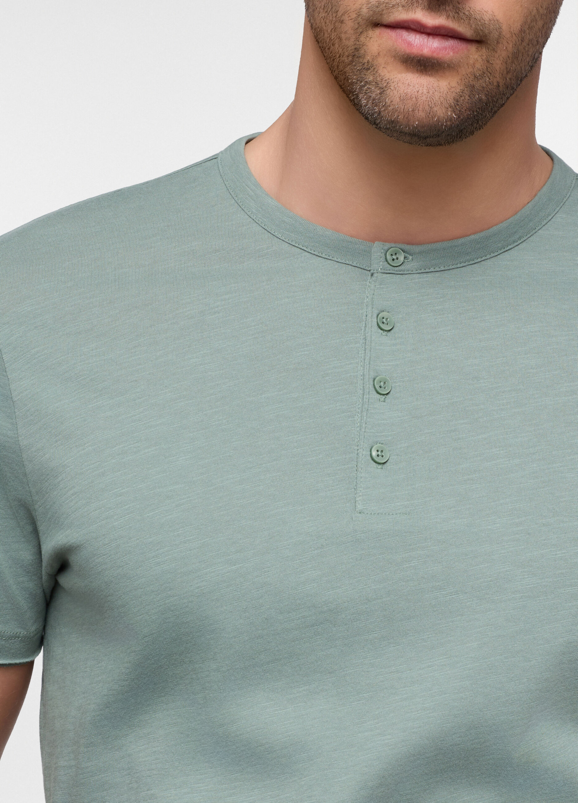 T-shirt collo serafino in cotone uomo