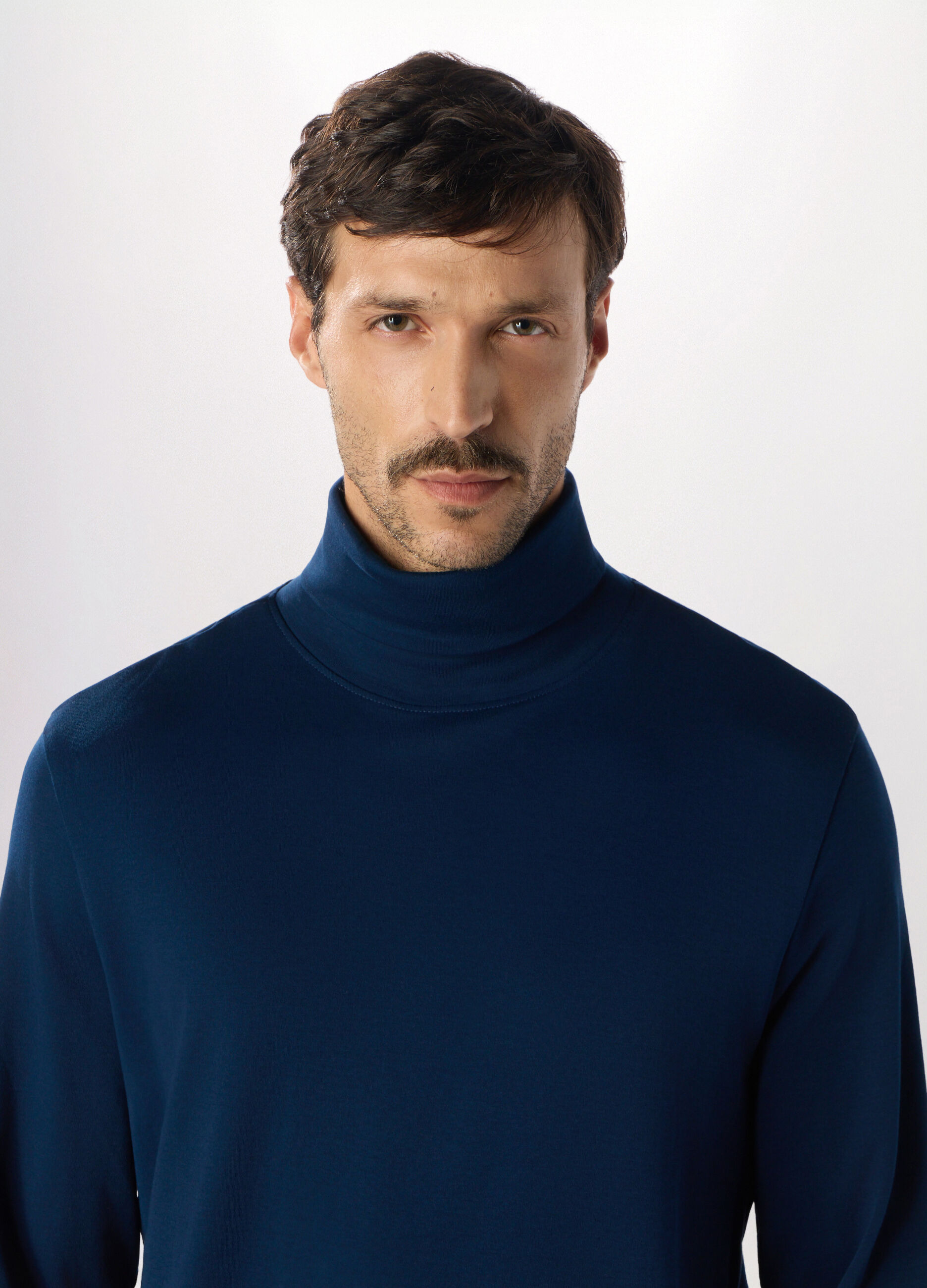 Maglia a collo alto in puro cotone uomo_2