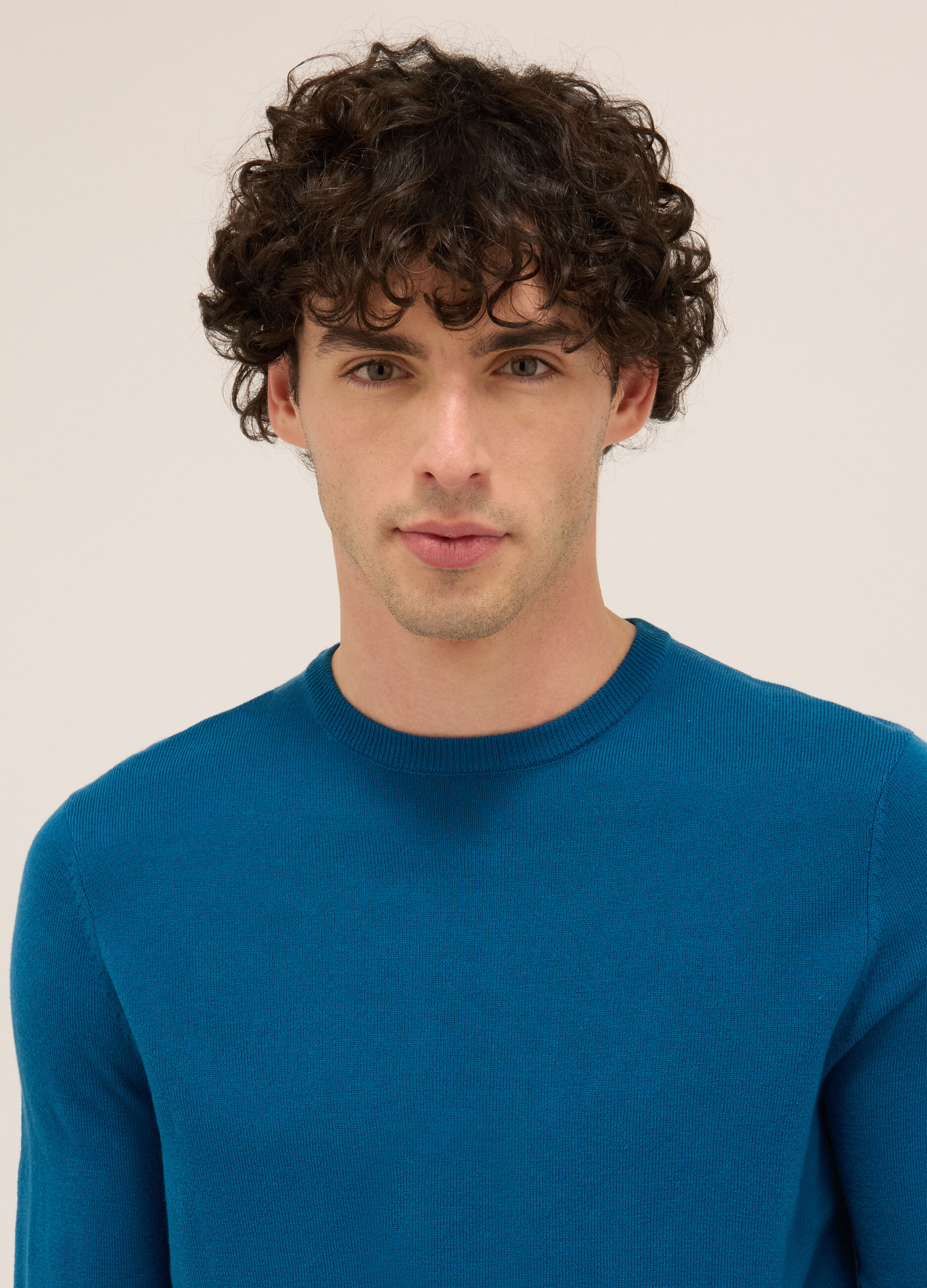 Maglione girocollo in maglia rasata uomo_2